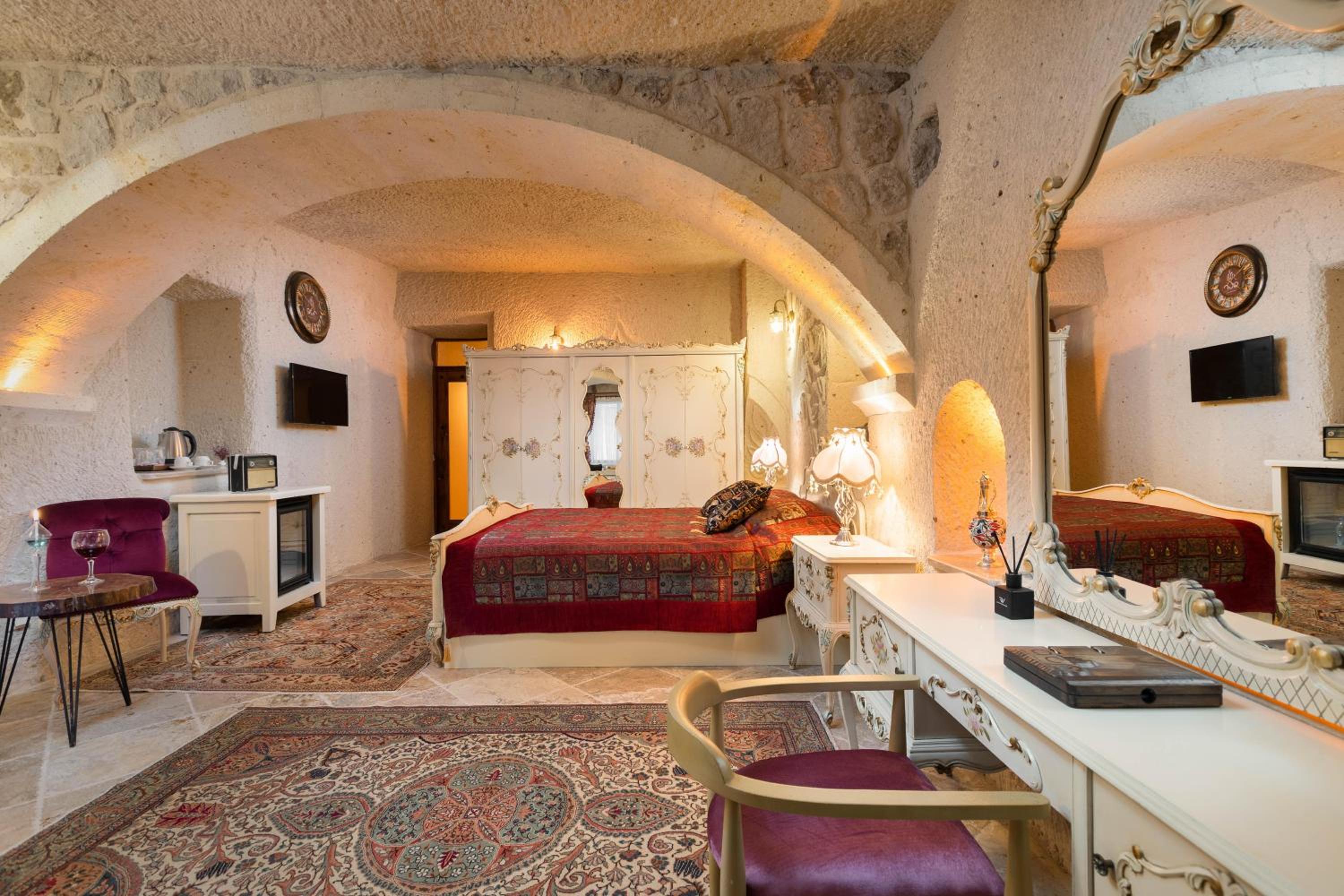 Deluxe Cave Suite - Photo 15