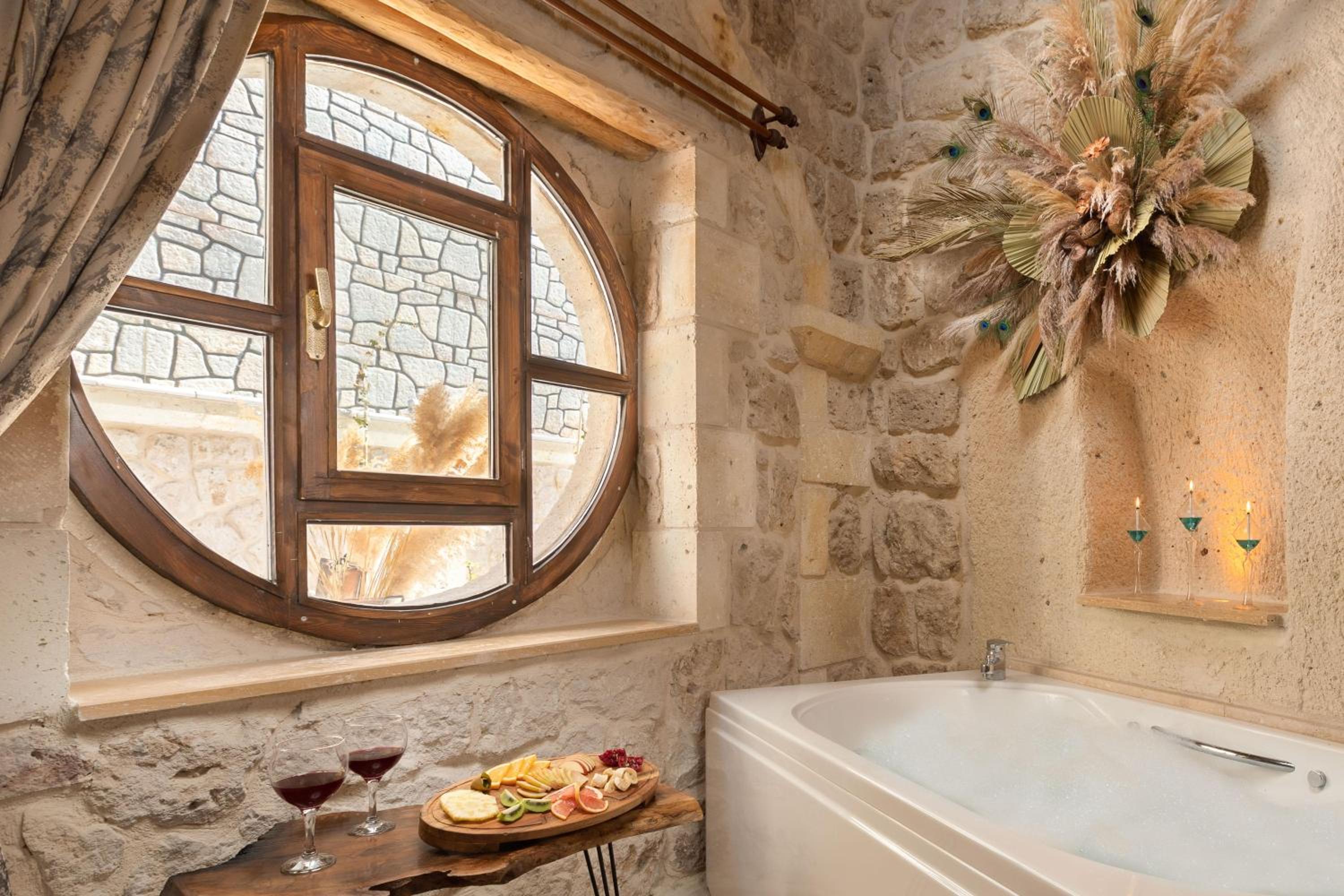 Deluxe Cave Suite - Photo 6