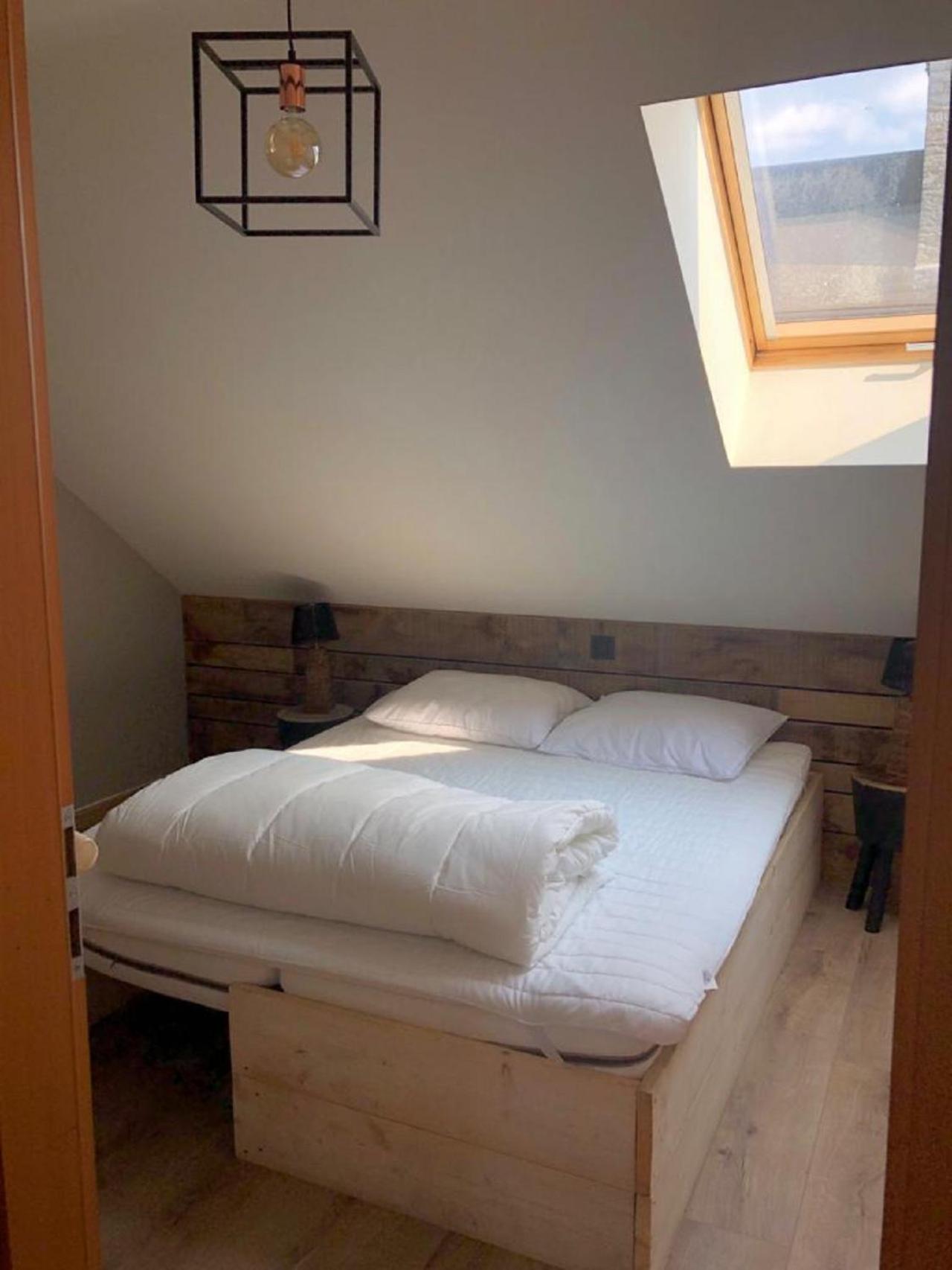 Five-Bedroom House photo 2