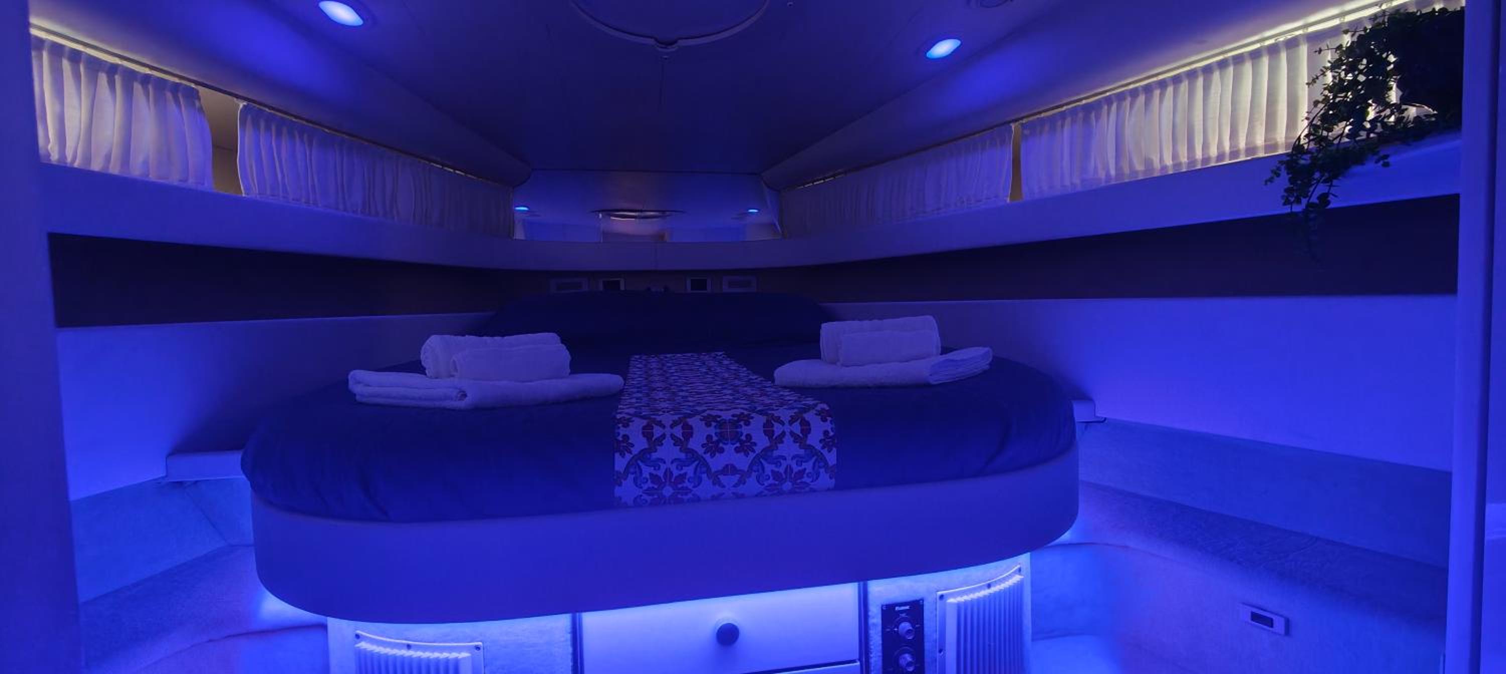 Two-Cabin Boat - Photo 6