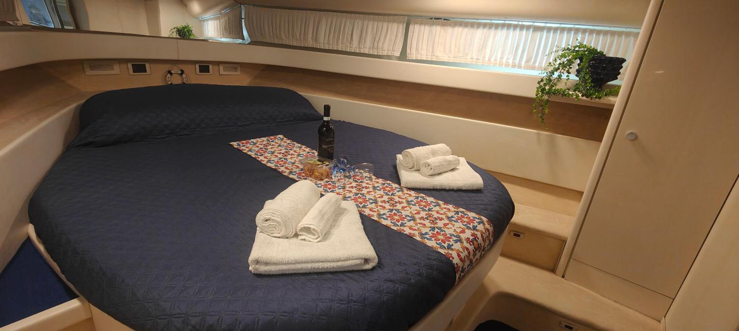 Two-Cabin Boat - Photo 20