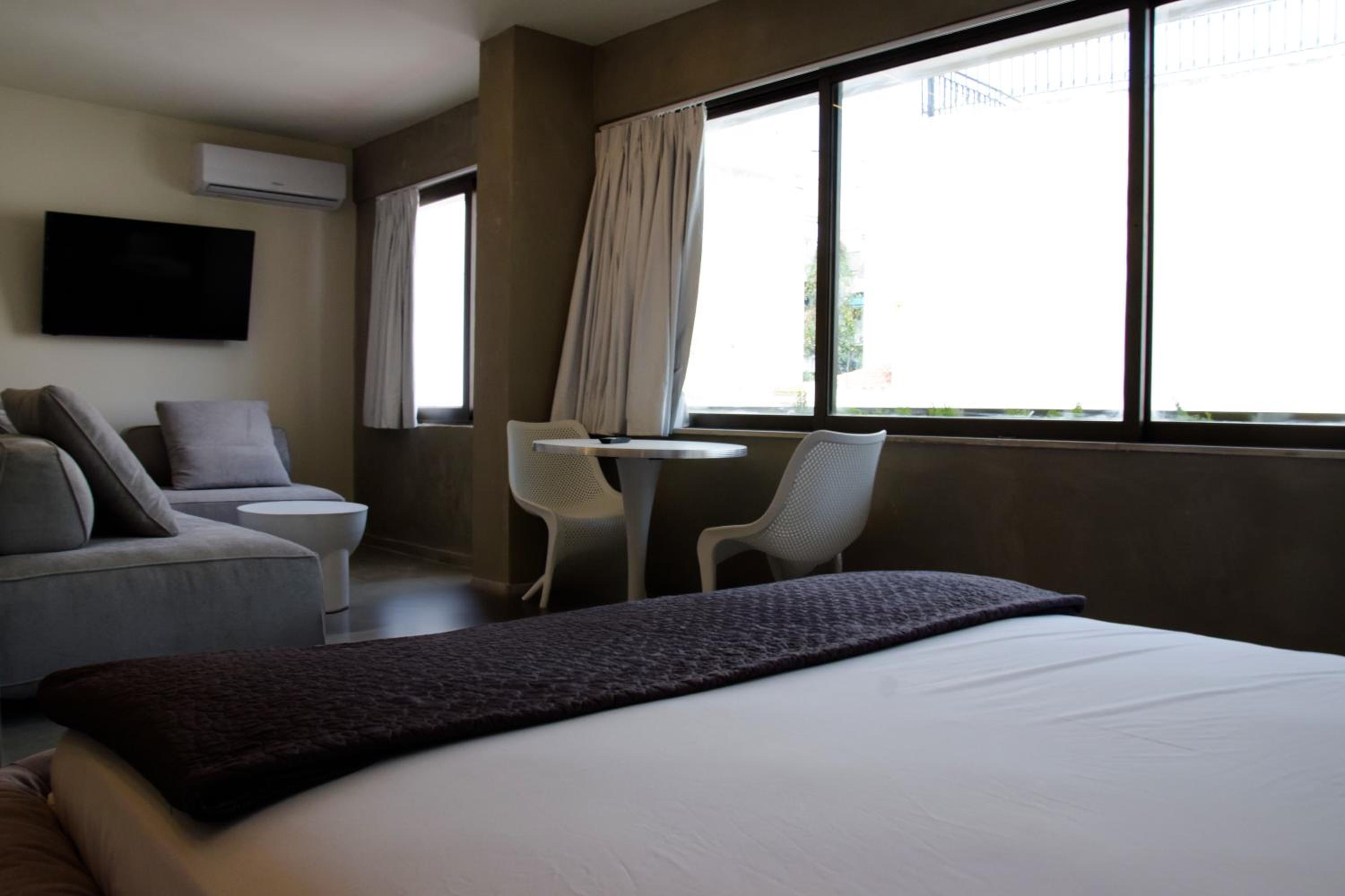 Deluxe Suite photo 2
