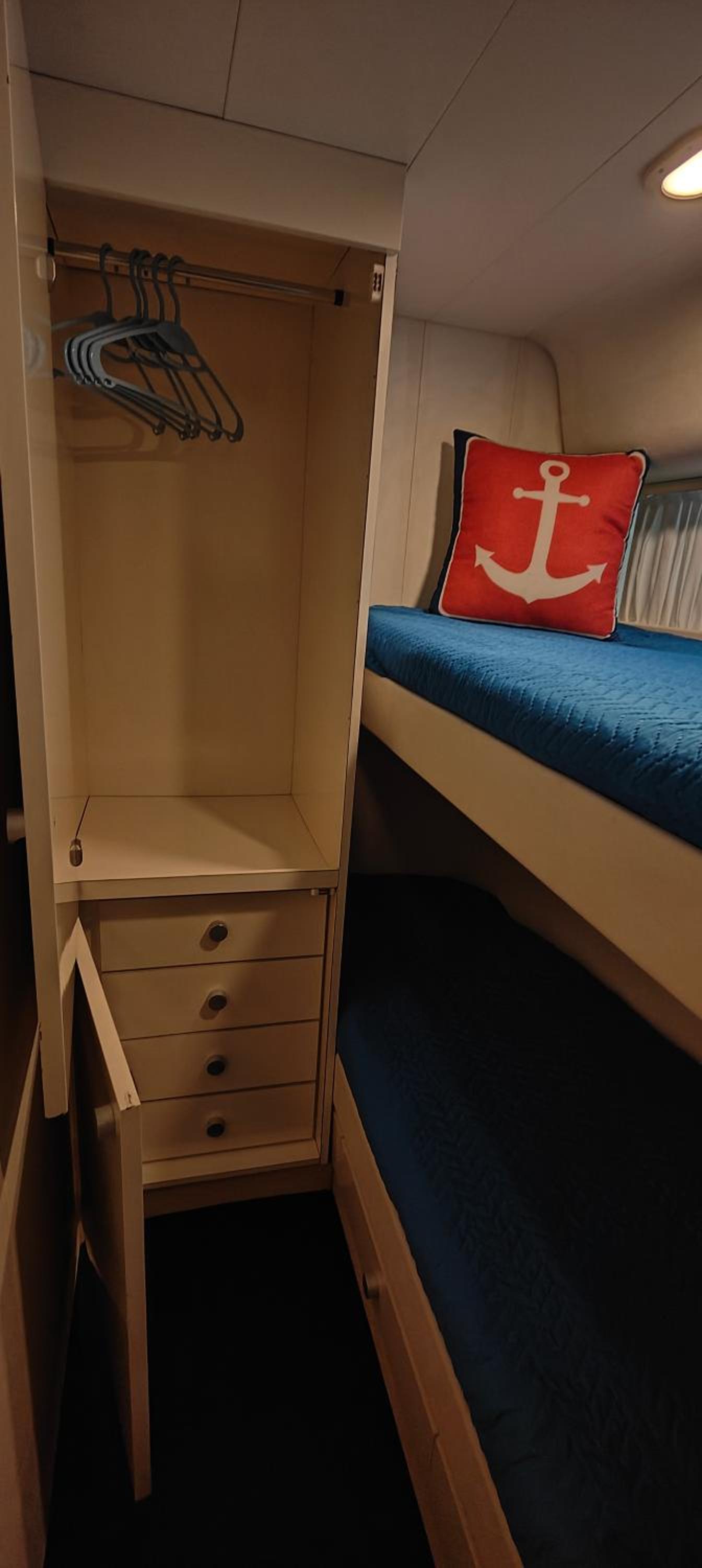 Two-Cabin Boat - Photo 17