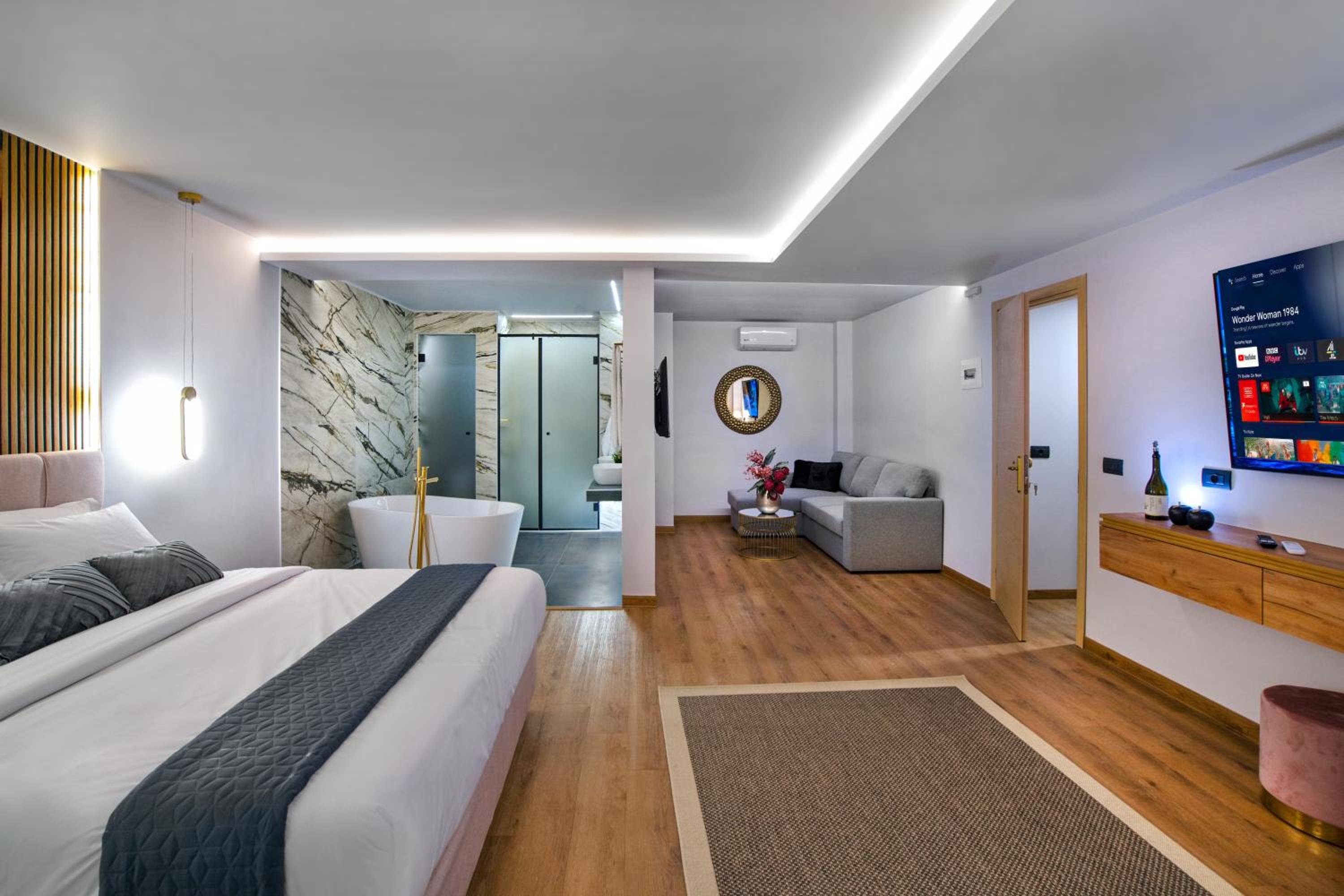 Junior Suite with Private Plunge Pool photo 3