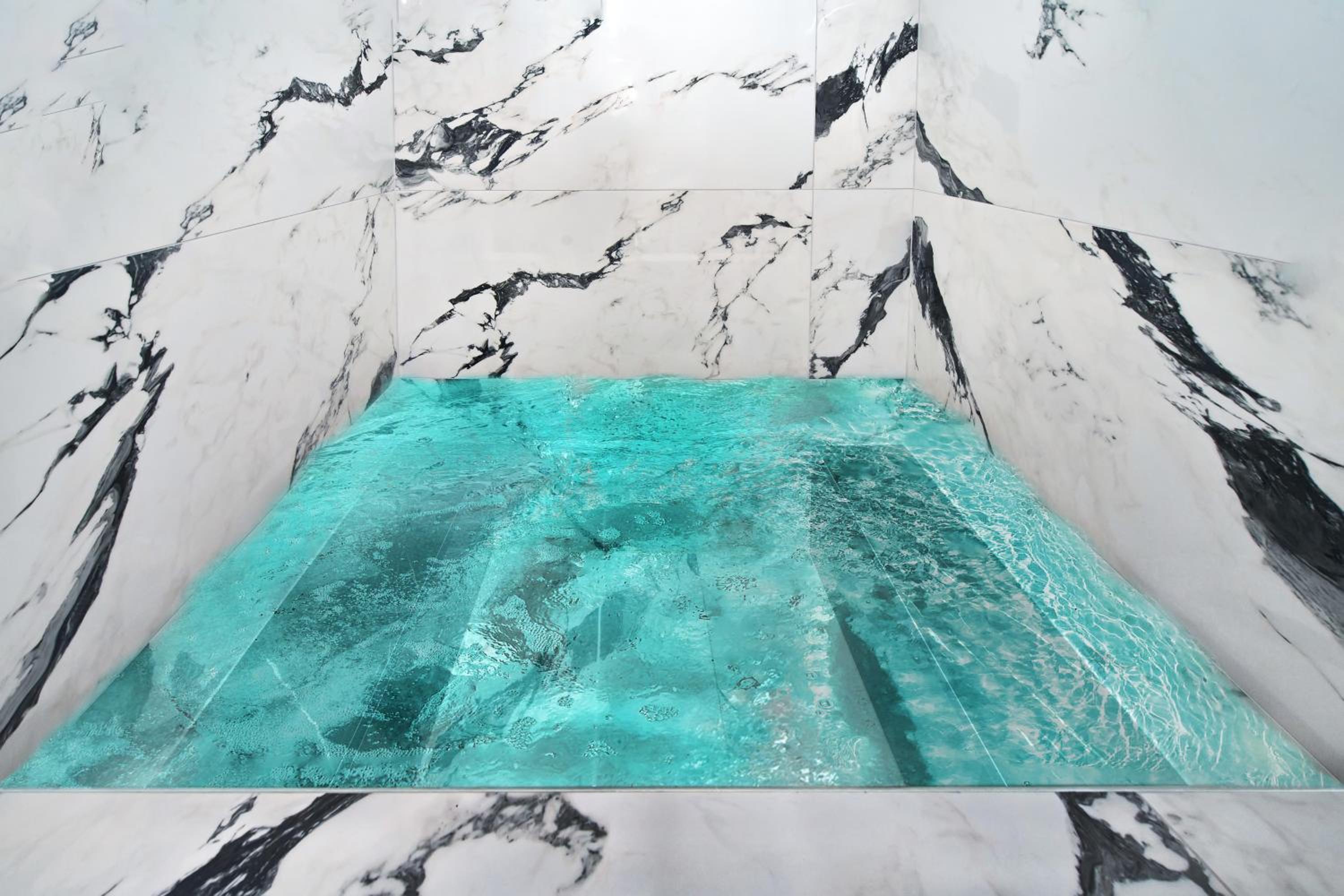 CITYLUXE Suite with Indoor Water Tub photo 2