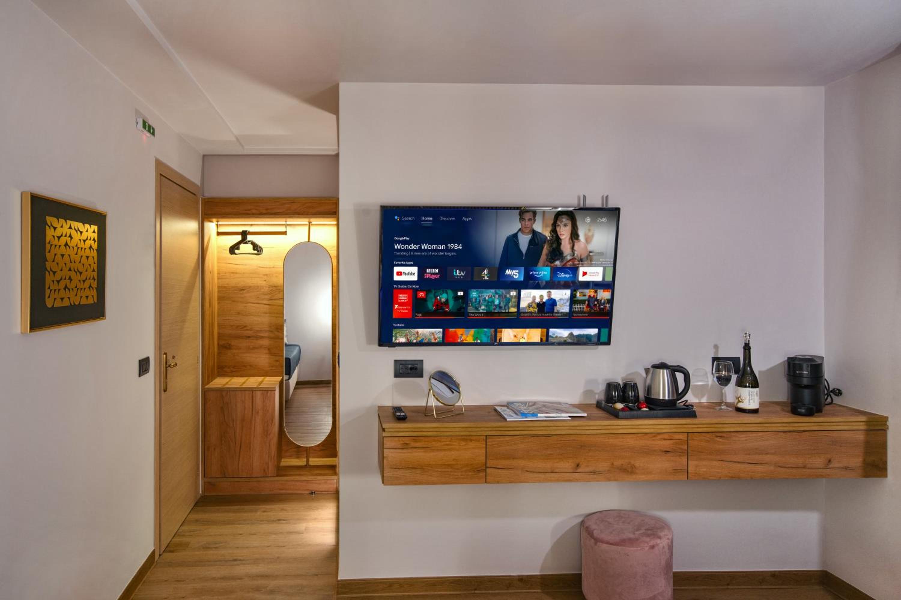 Deluxe Room with Sofa Bed photo 3