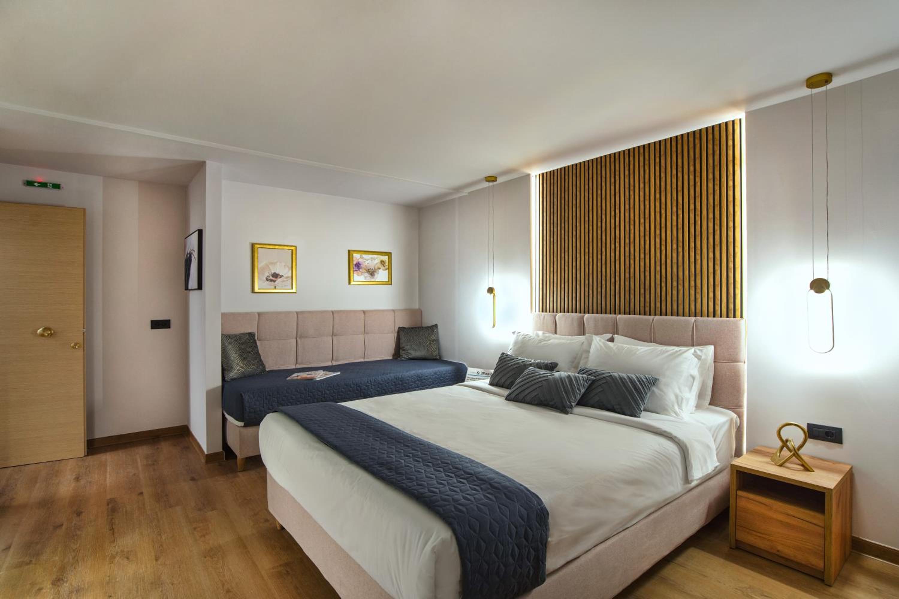 Deluxe Room with Sofa Bed photo 2