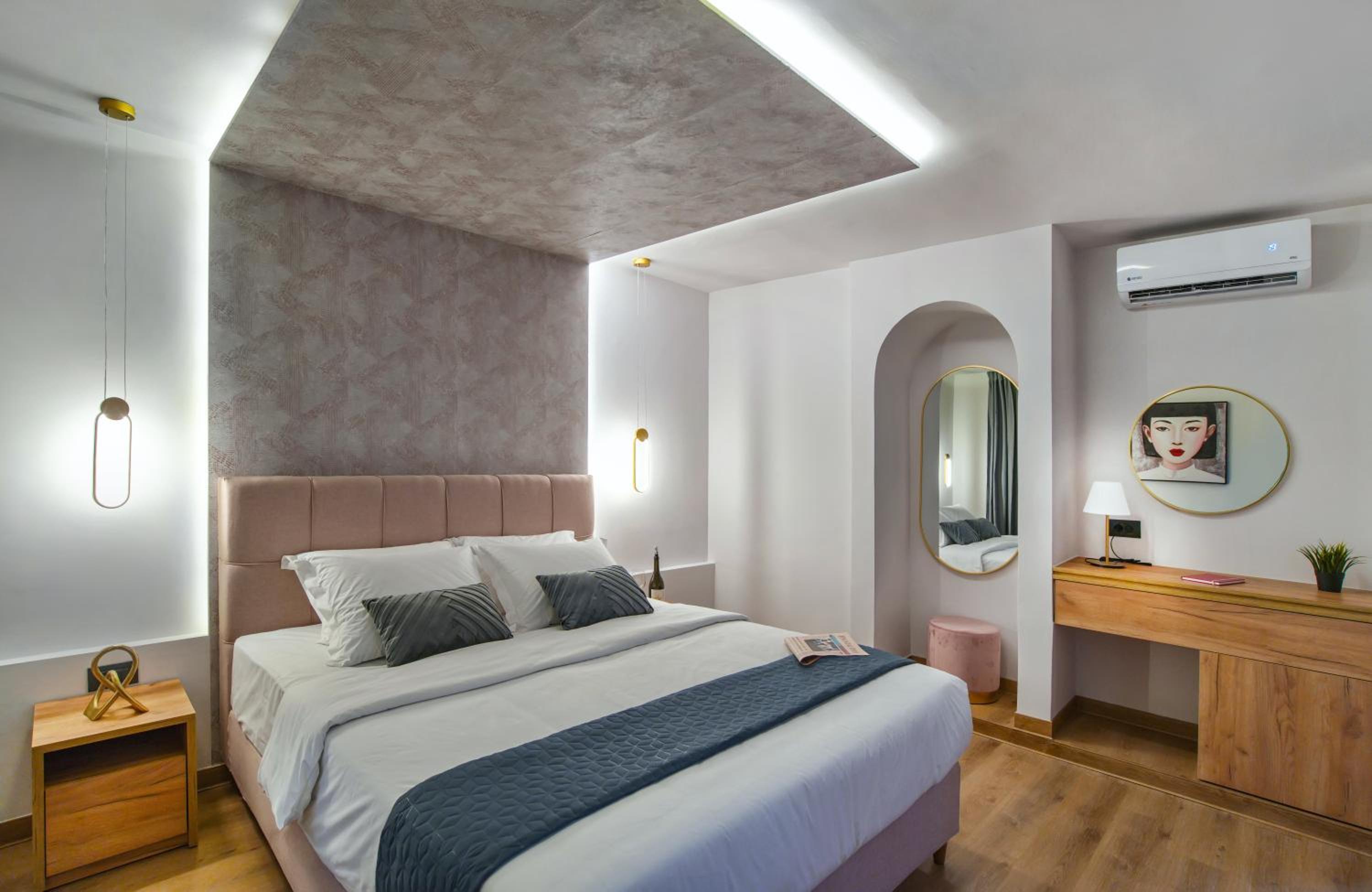 CITYLUXE Suite with Indoor Water Tub