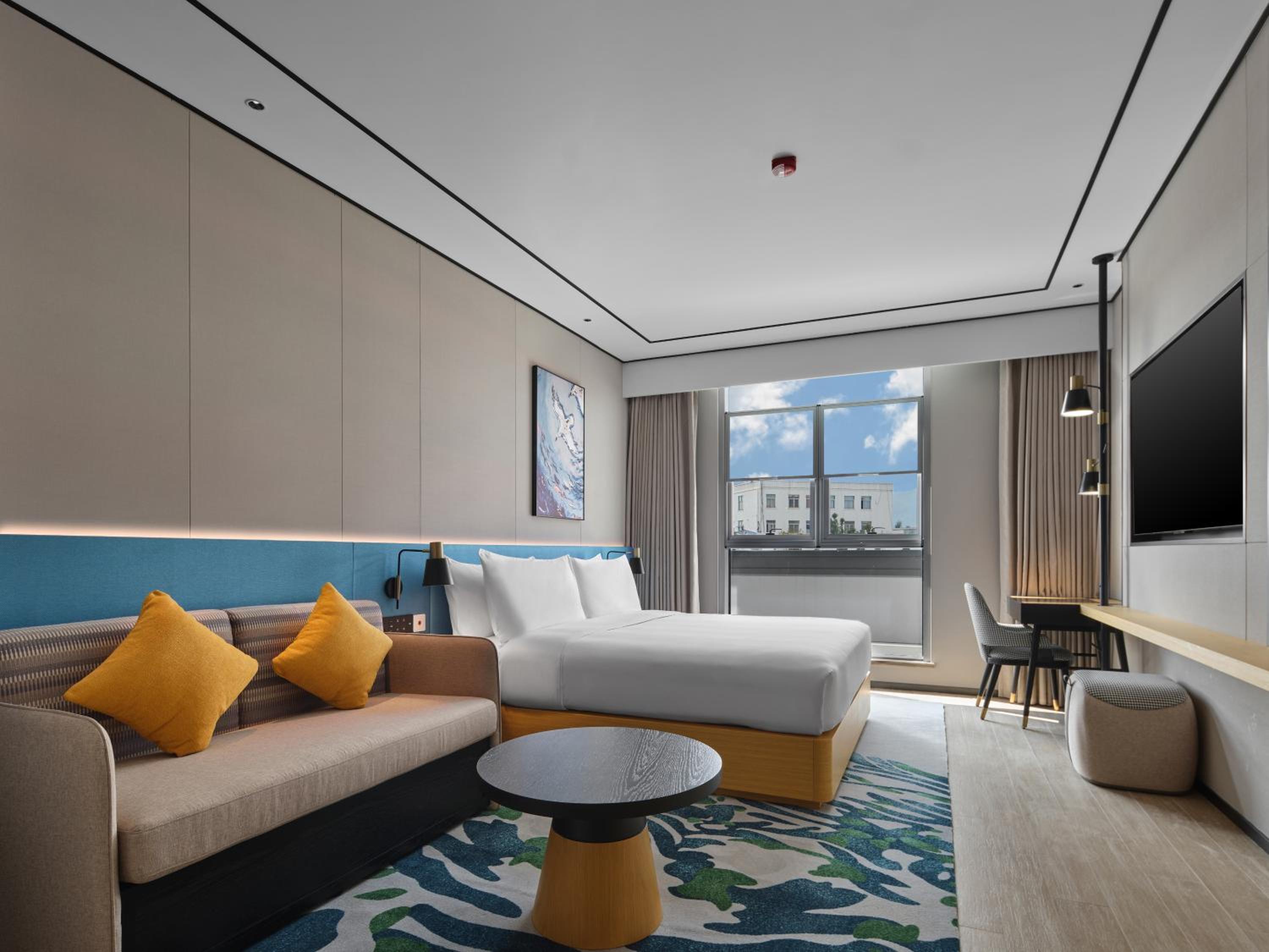King Room with Mountain View thumbnail 6