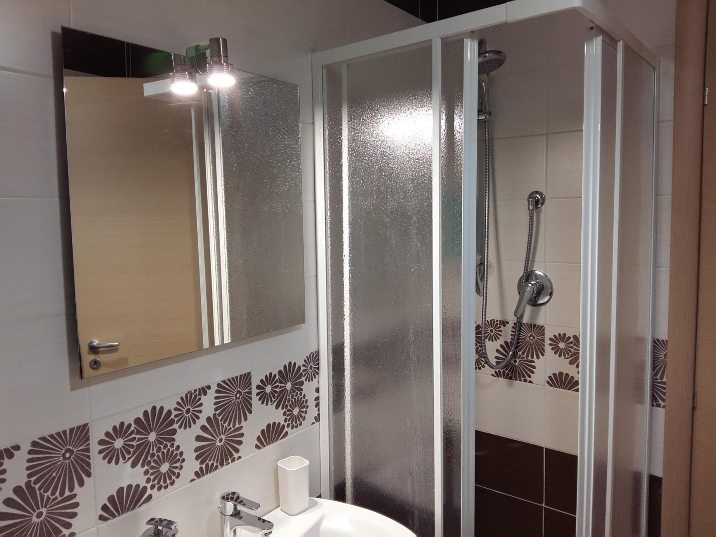 Double or Twin Room with Private Bathroom photo 2