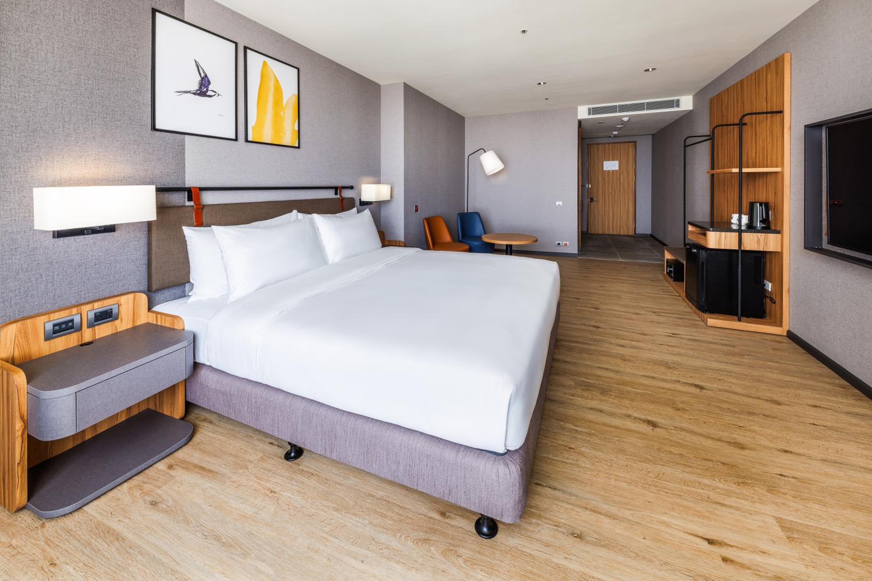 Premium King Room - Disability Access - Photo 4