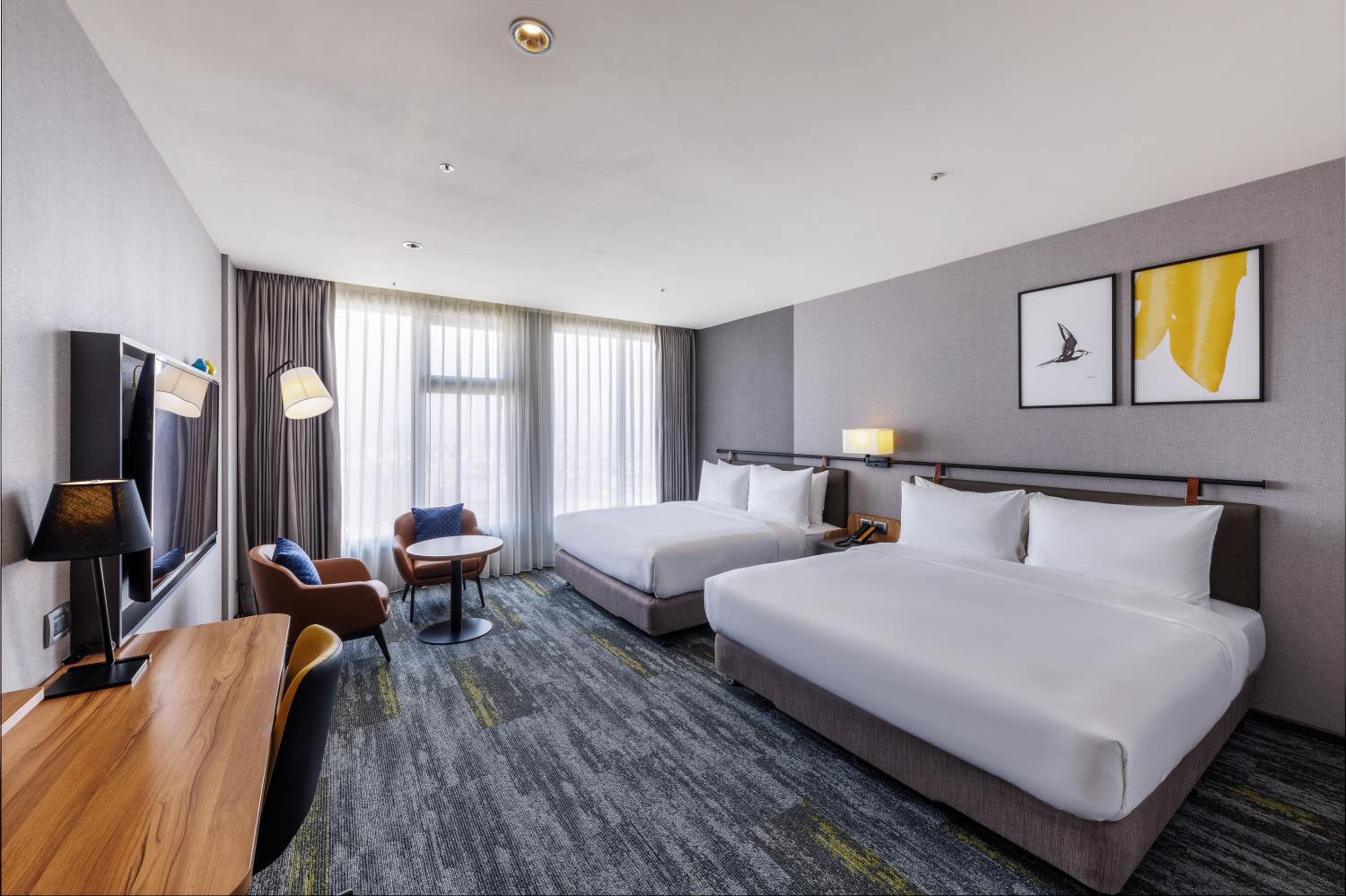 Premium King Room with Two King Beds and Bathtub - Photo 4