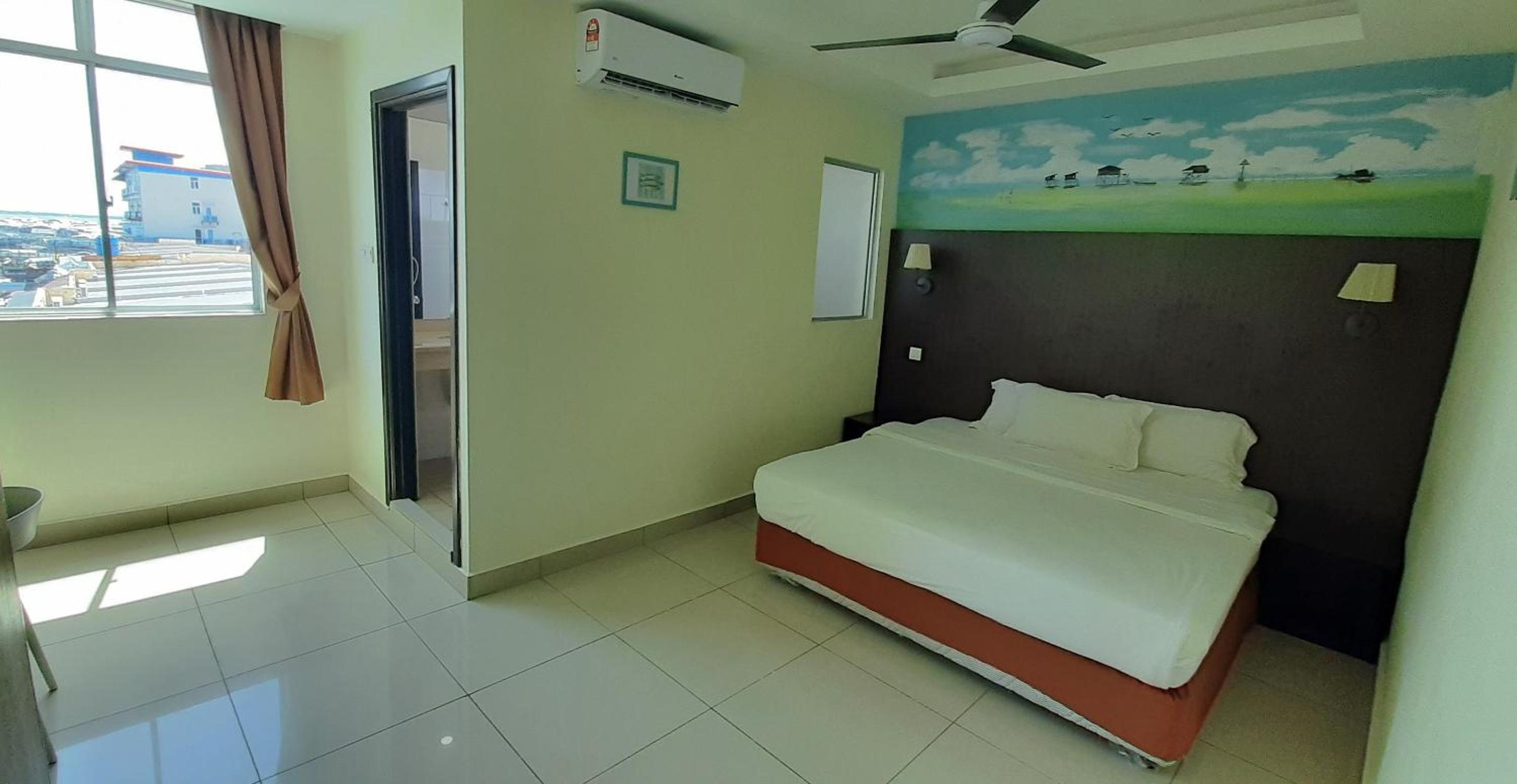 Three-Bedroom Apartment - Photo 23