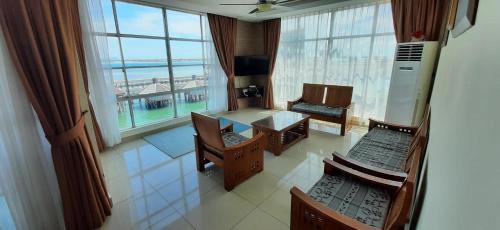 Three-Bedroom Apartment - Photo 28