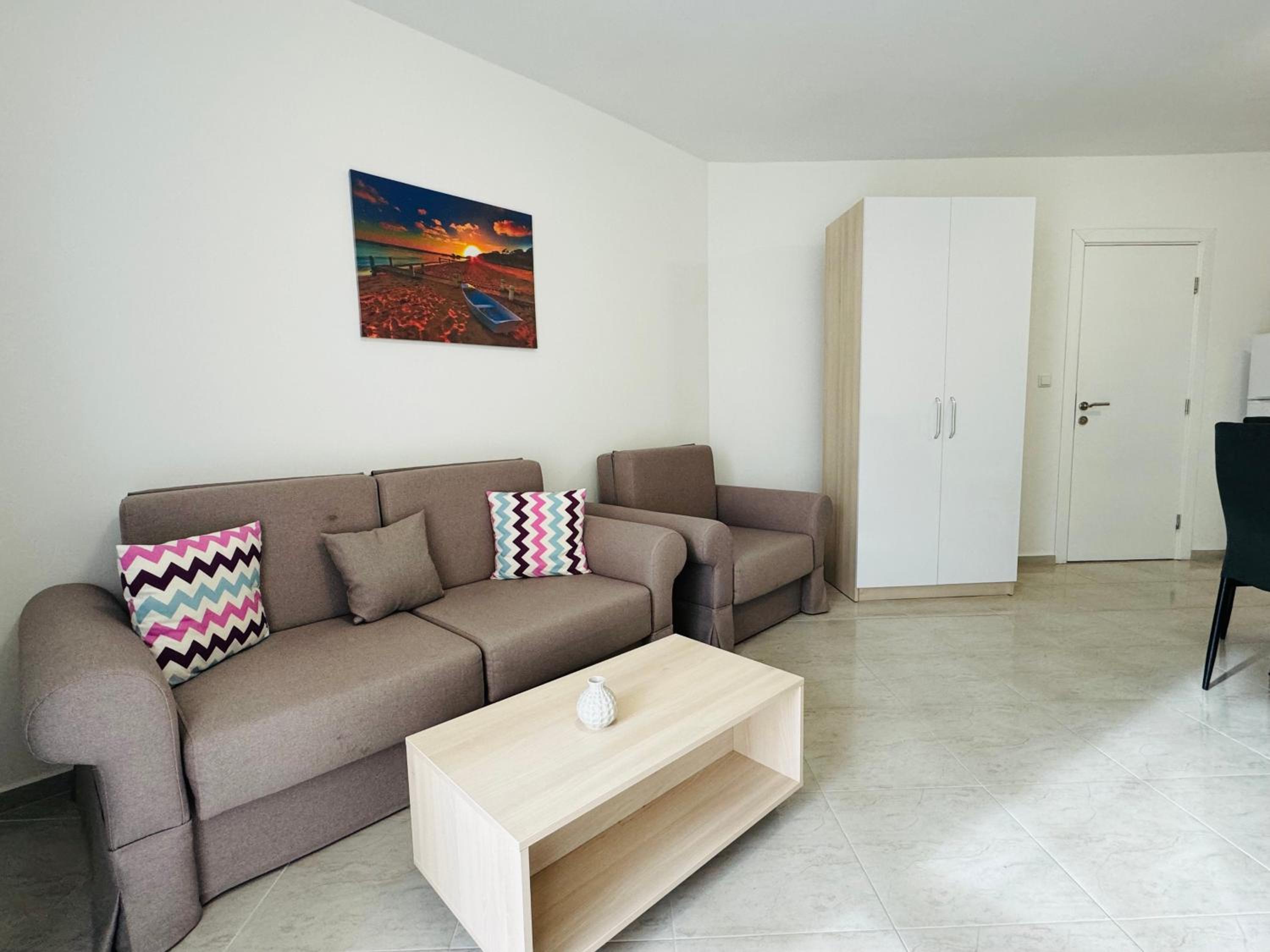 One-Bedroom Apartment photo 1