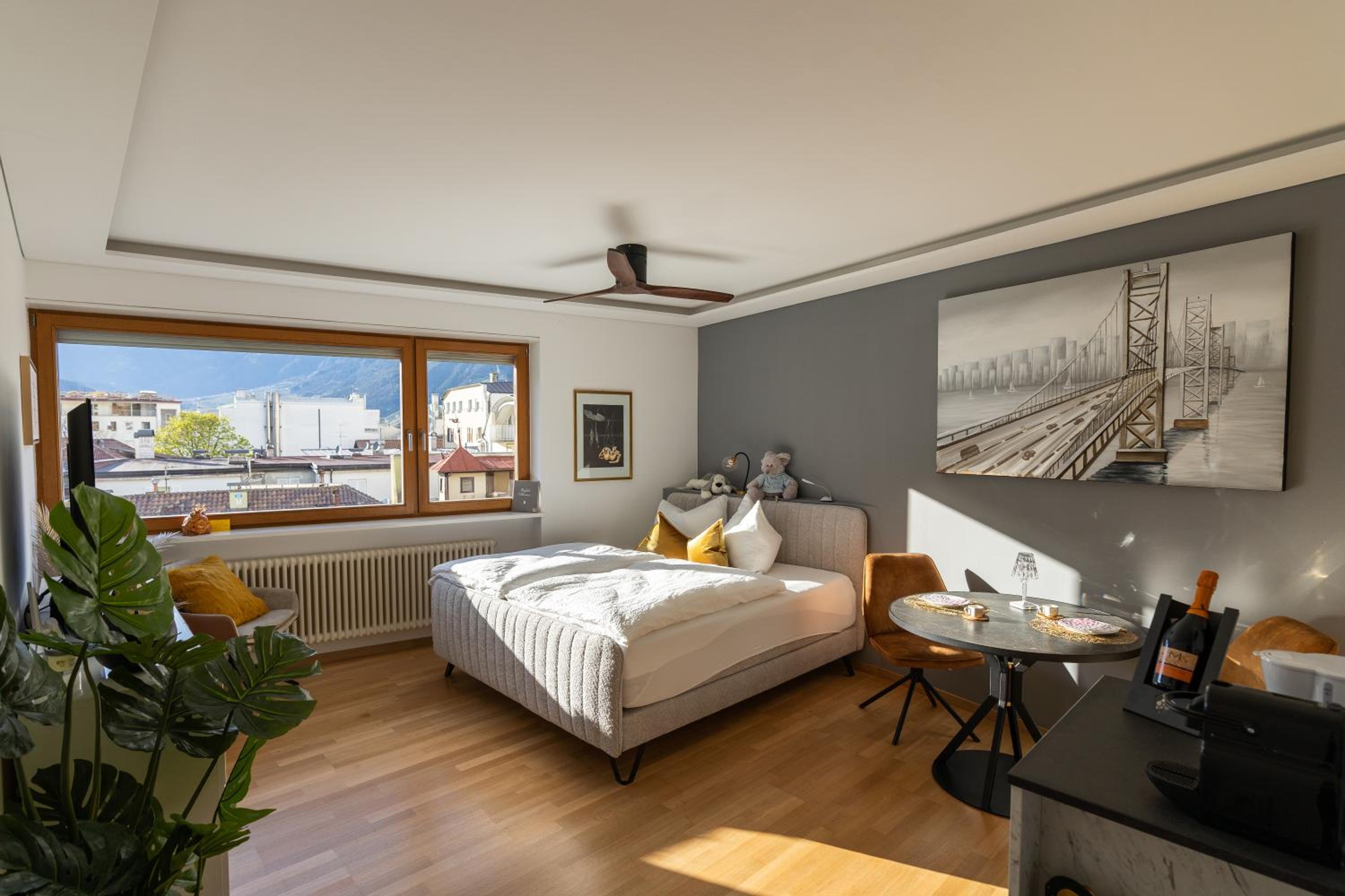 One-Bedroom Apartment
