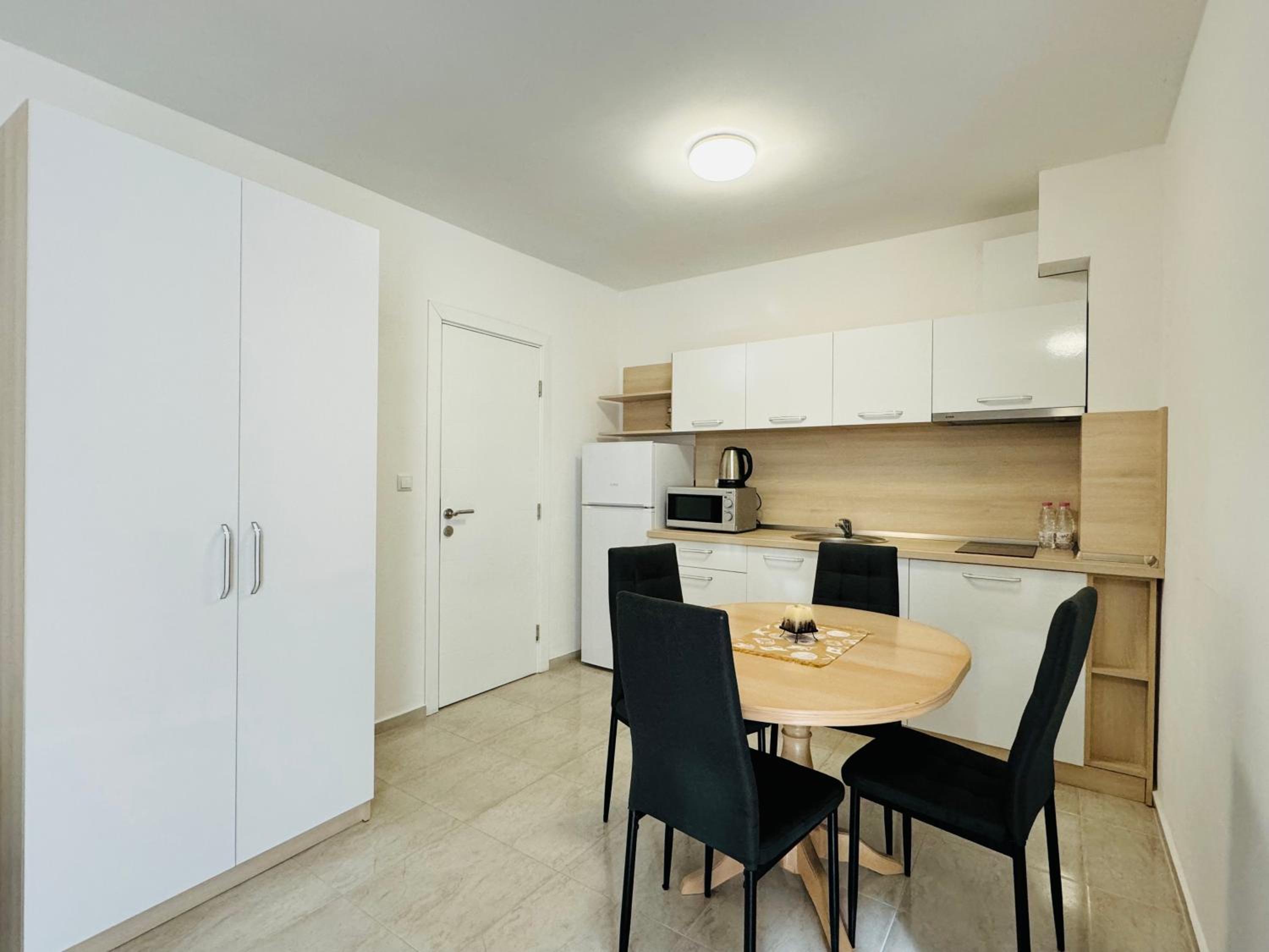 One-Bedroom Apartment photo 3