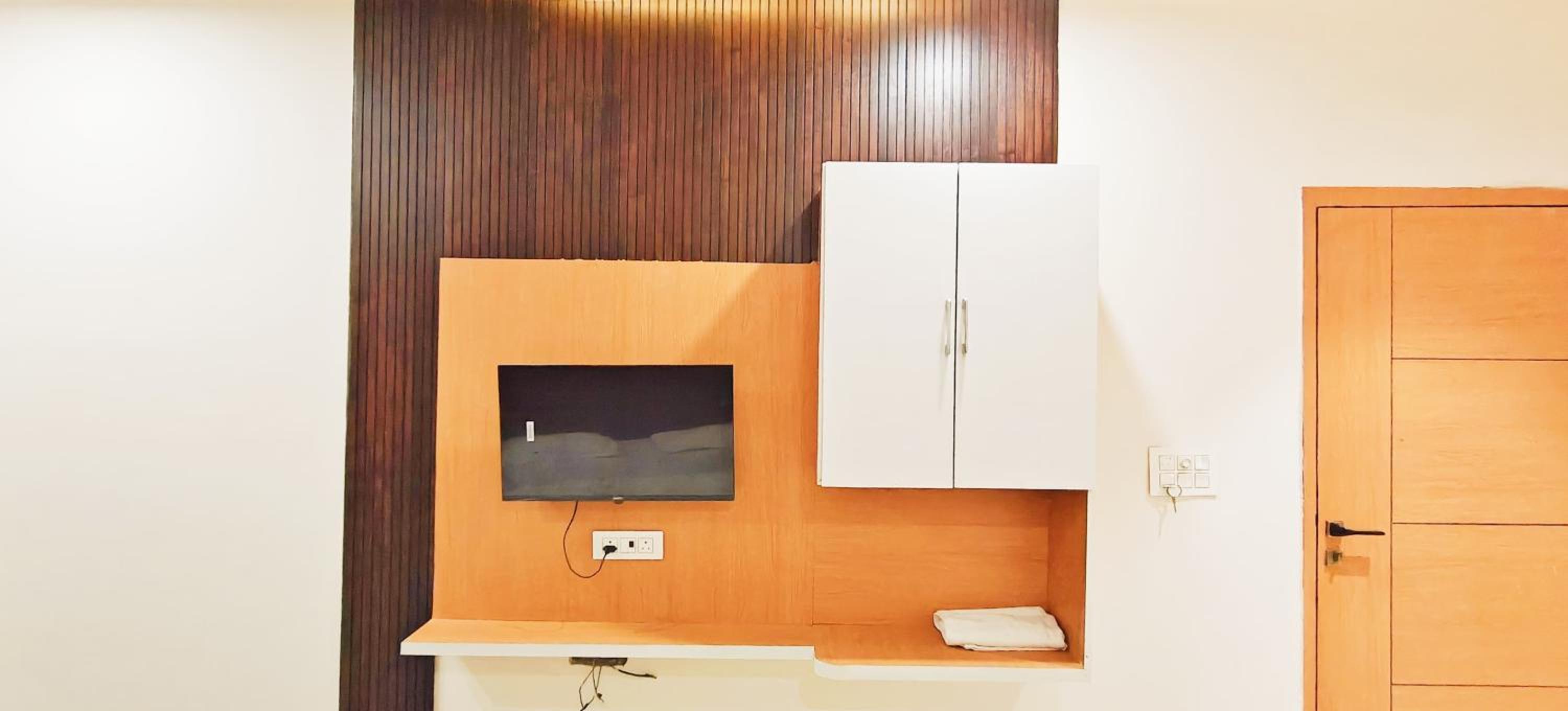 Deluxe Double Room (2 Adults + 1 Child)