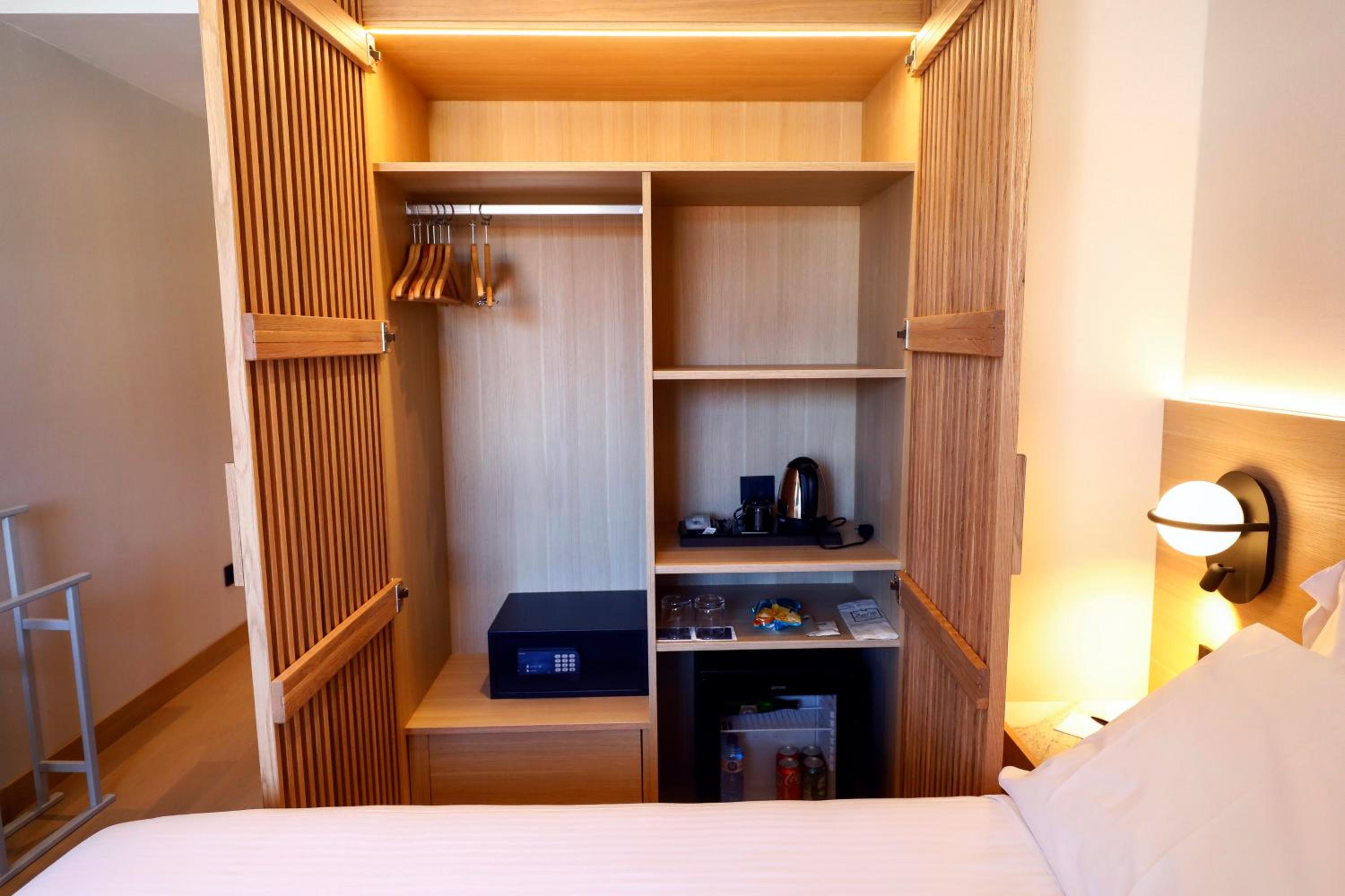 Double or Twin Room - Photo 6