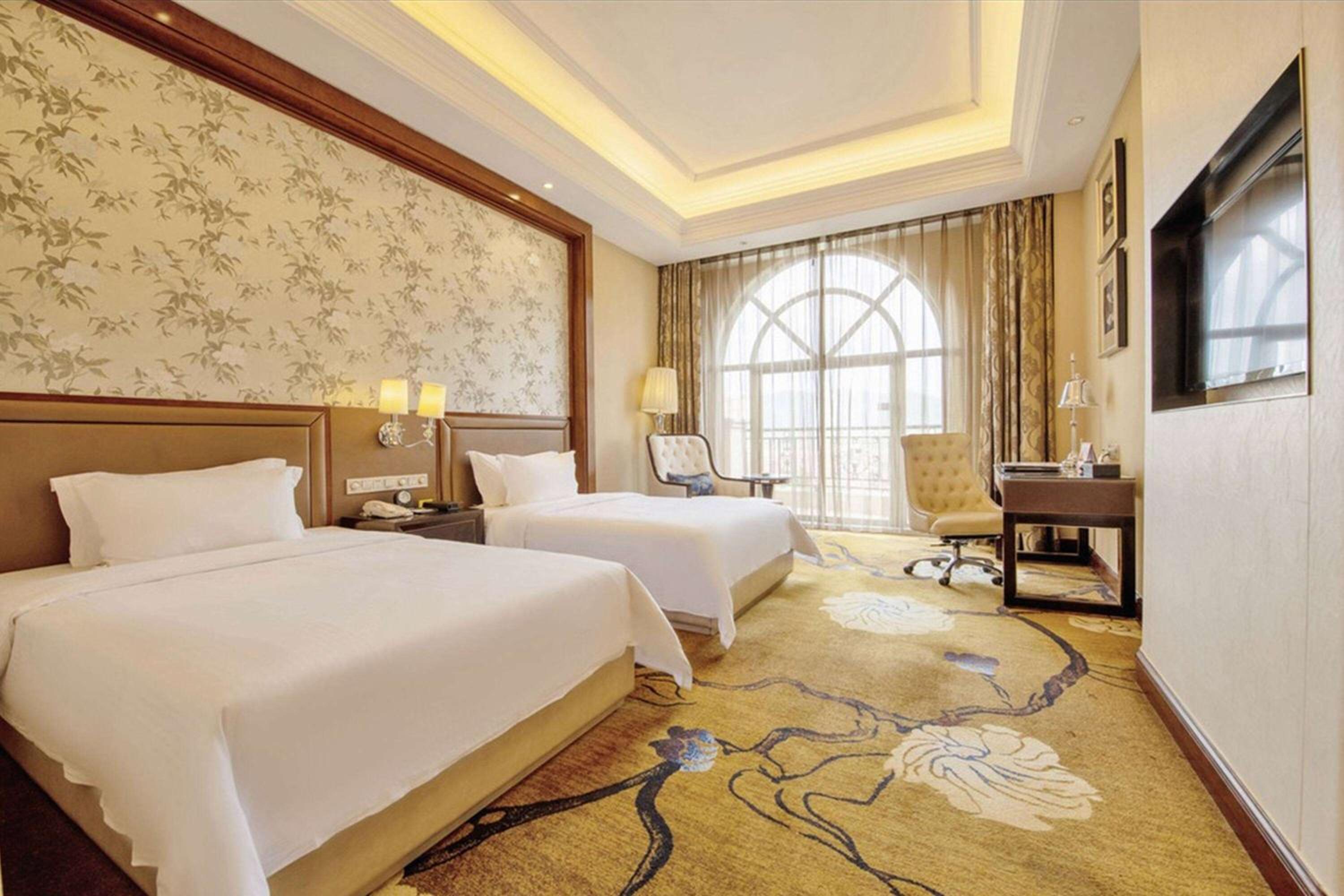 Deluxe Room with Two Twin Beds and Lake View Room, Non-Smoking photo 1