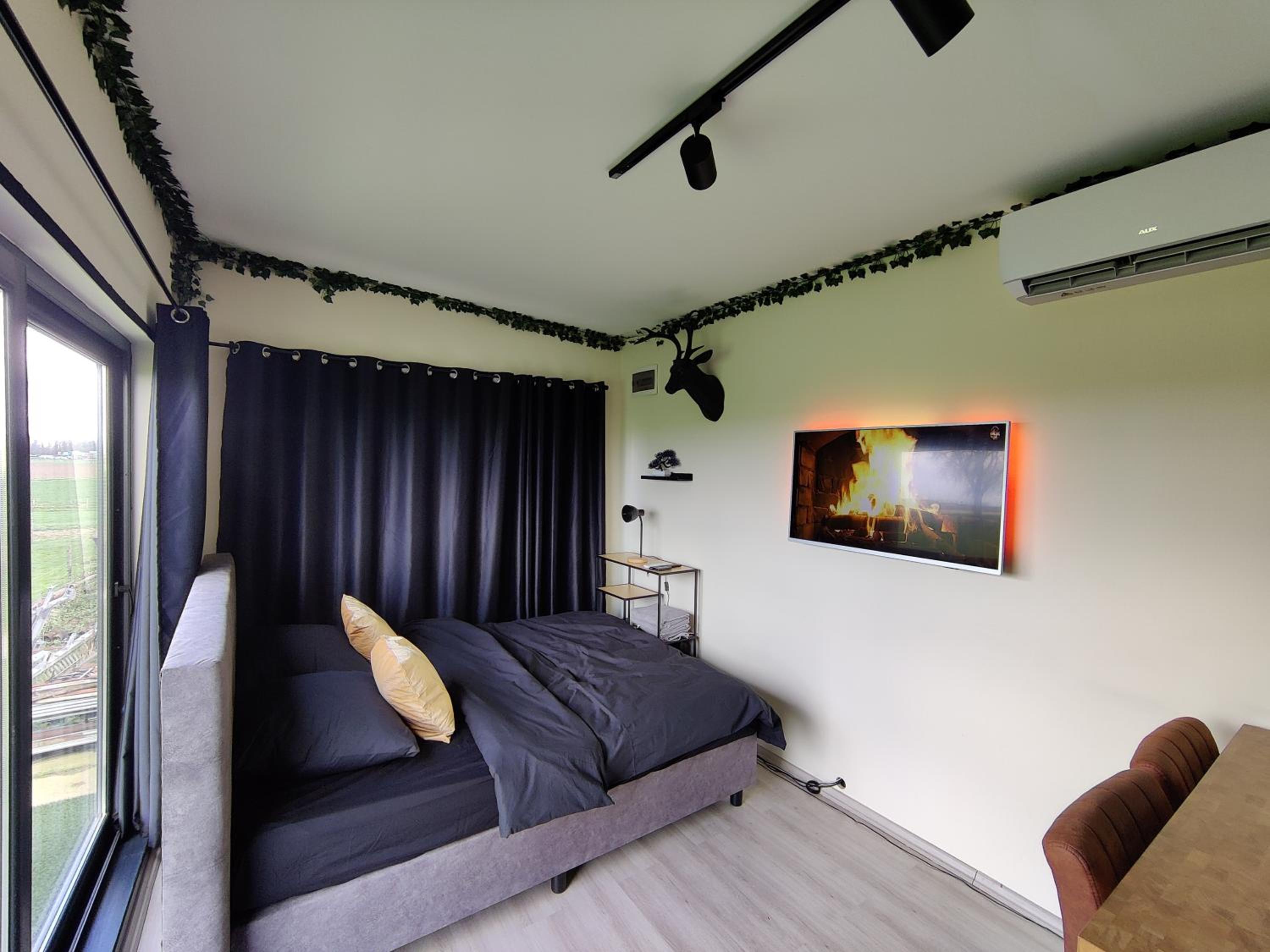 One-Bedroom Apartment photo 1