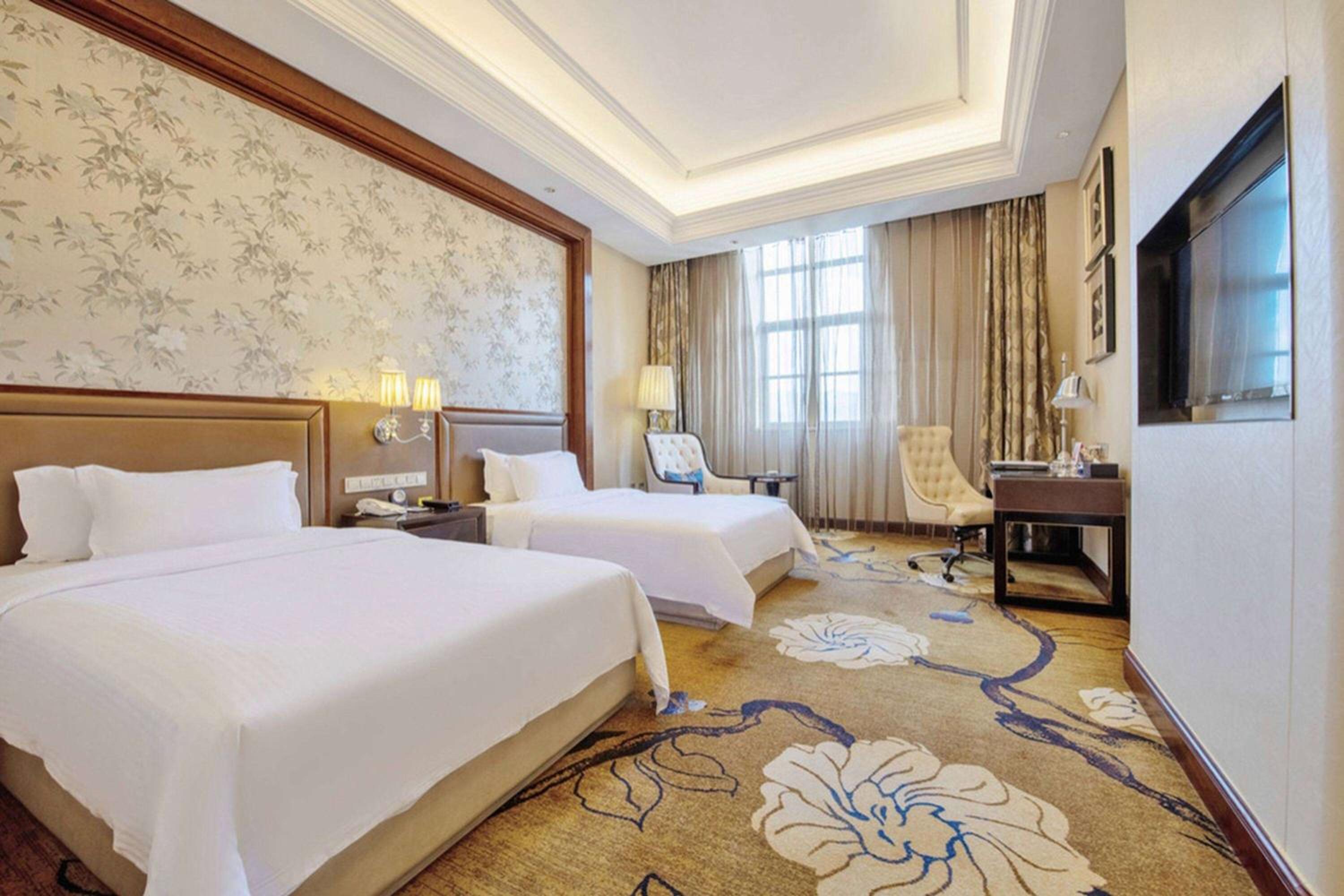 Superior Room with Two Twin Beds and Lake View, Non-Smoking photo 1