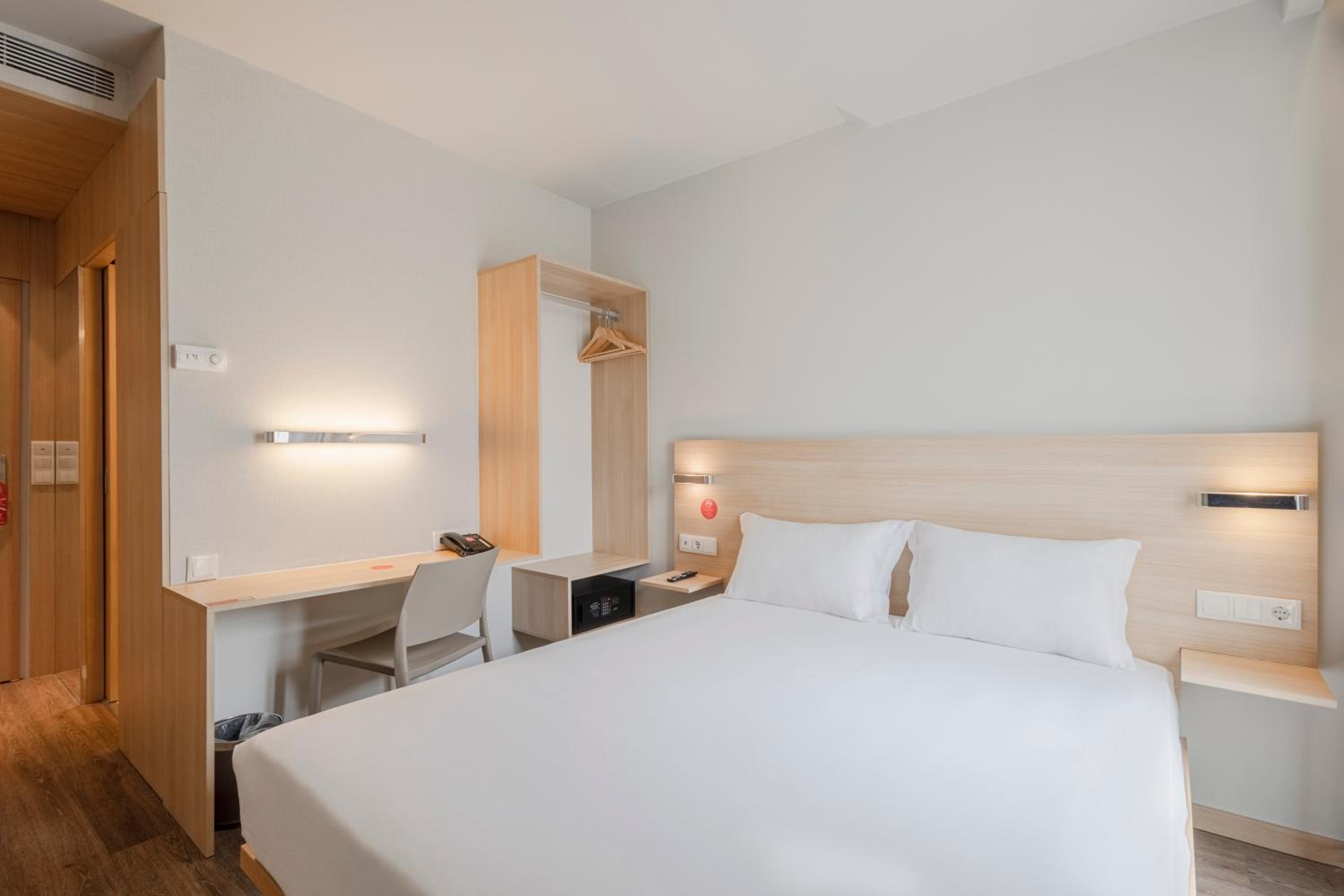 Standard Double Room - Photo 1