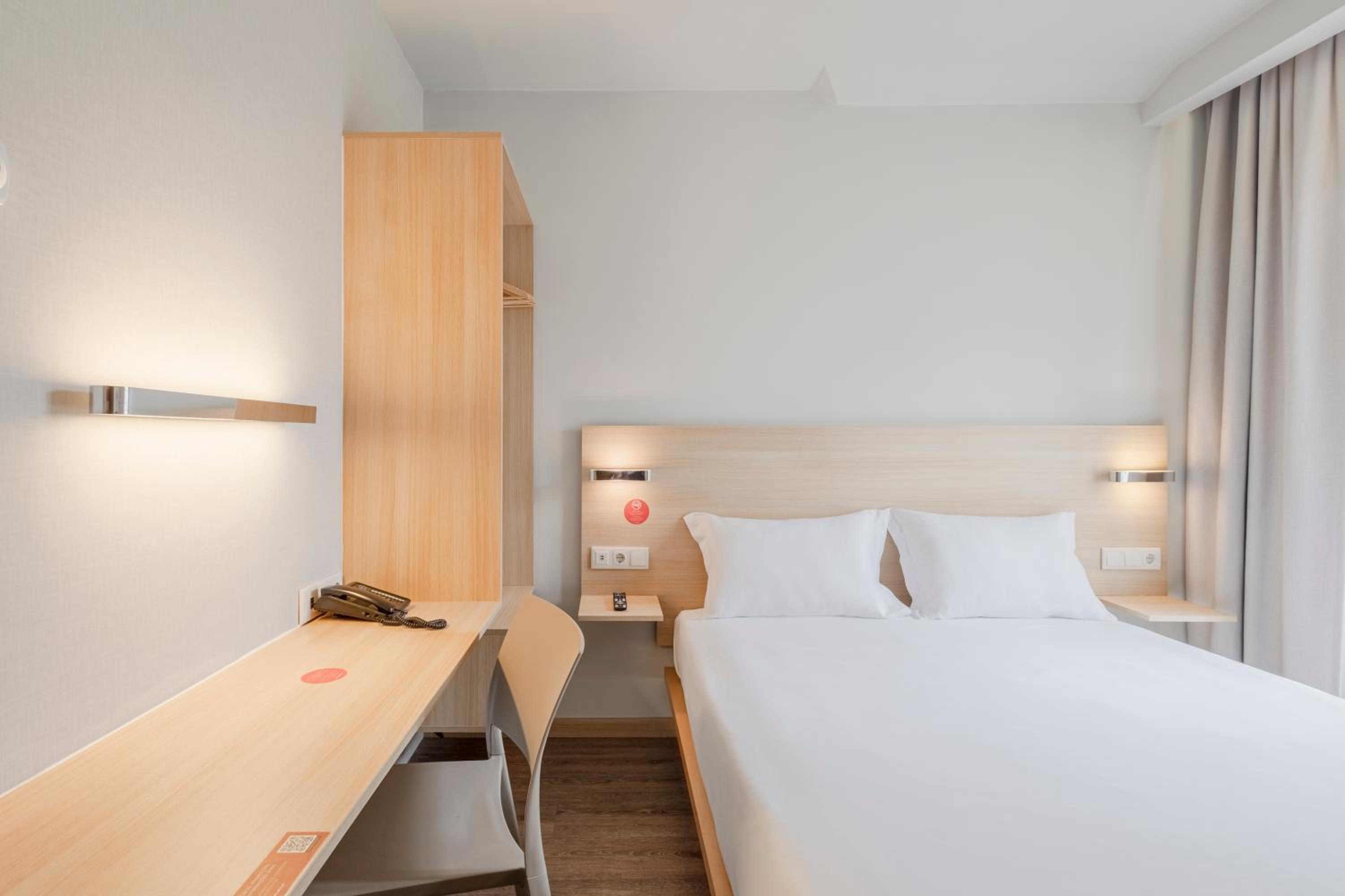 Standard Double Room - Photo 7