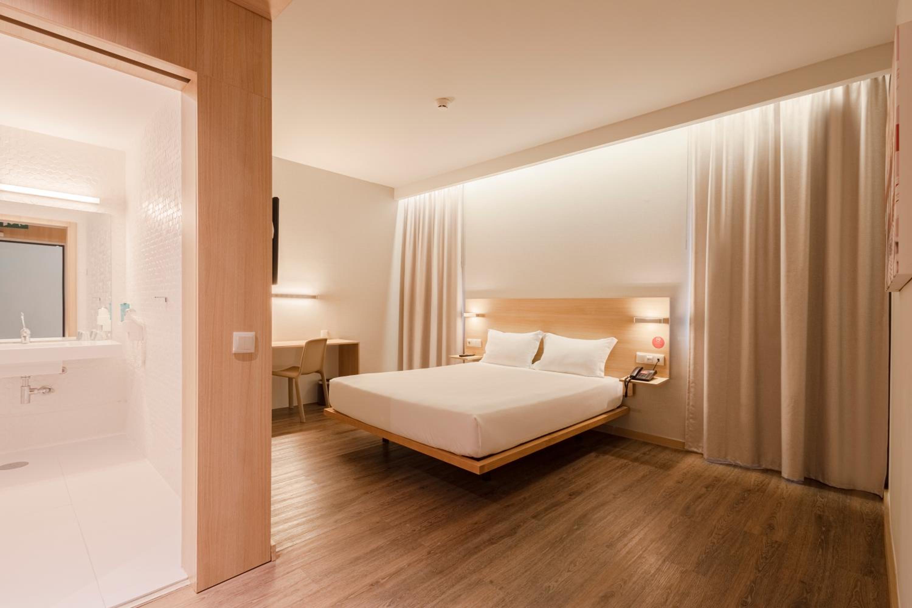 Double Room - Disability Access photo 1