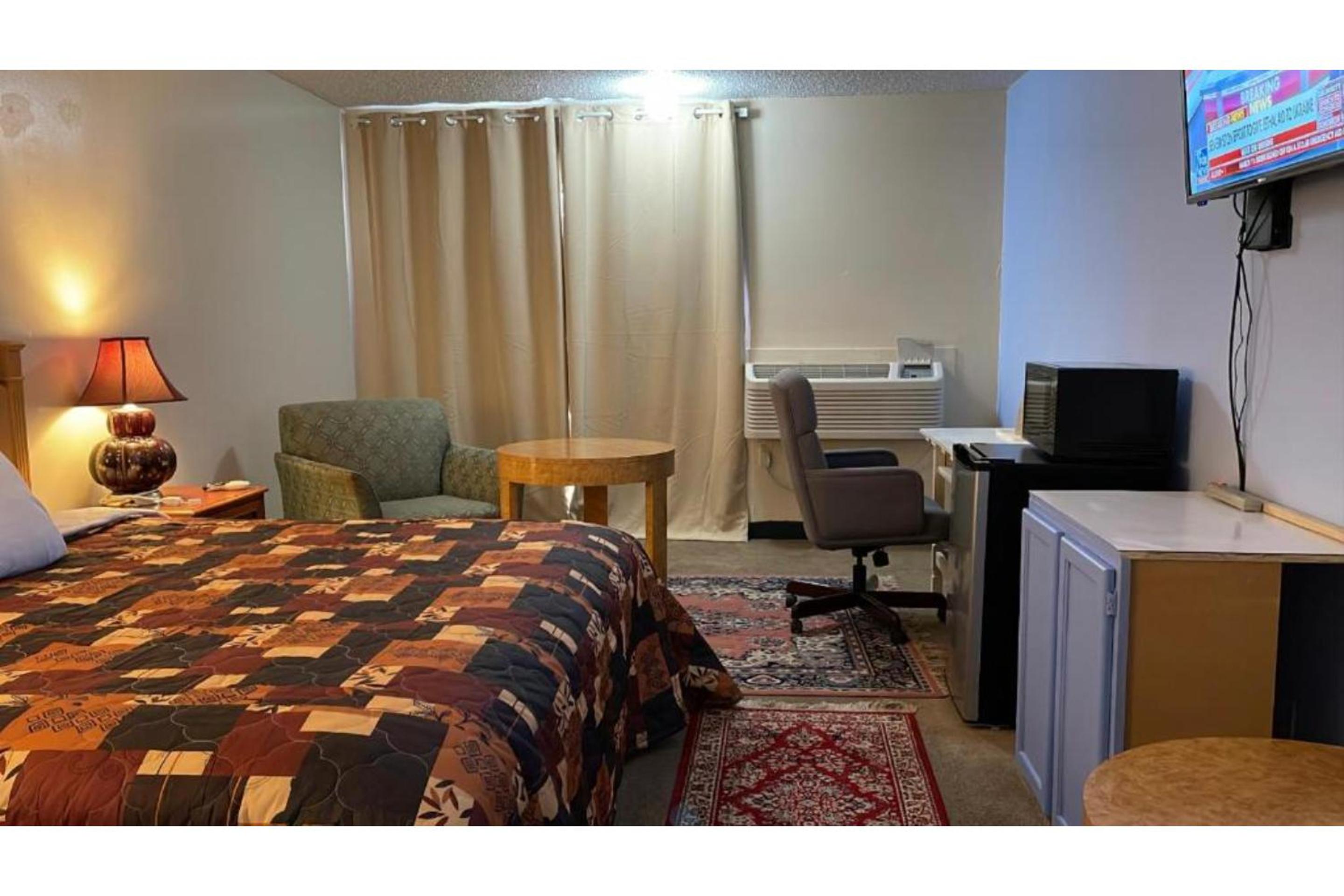 Deluxe King Room - Photo 3