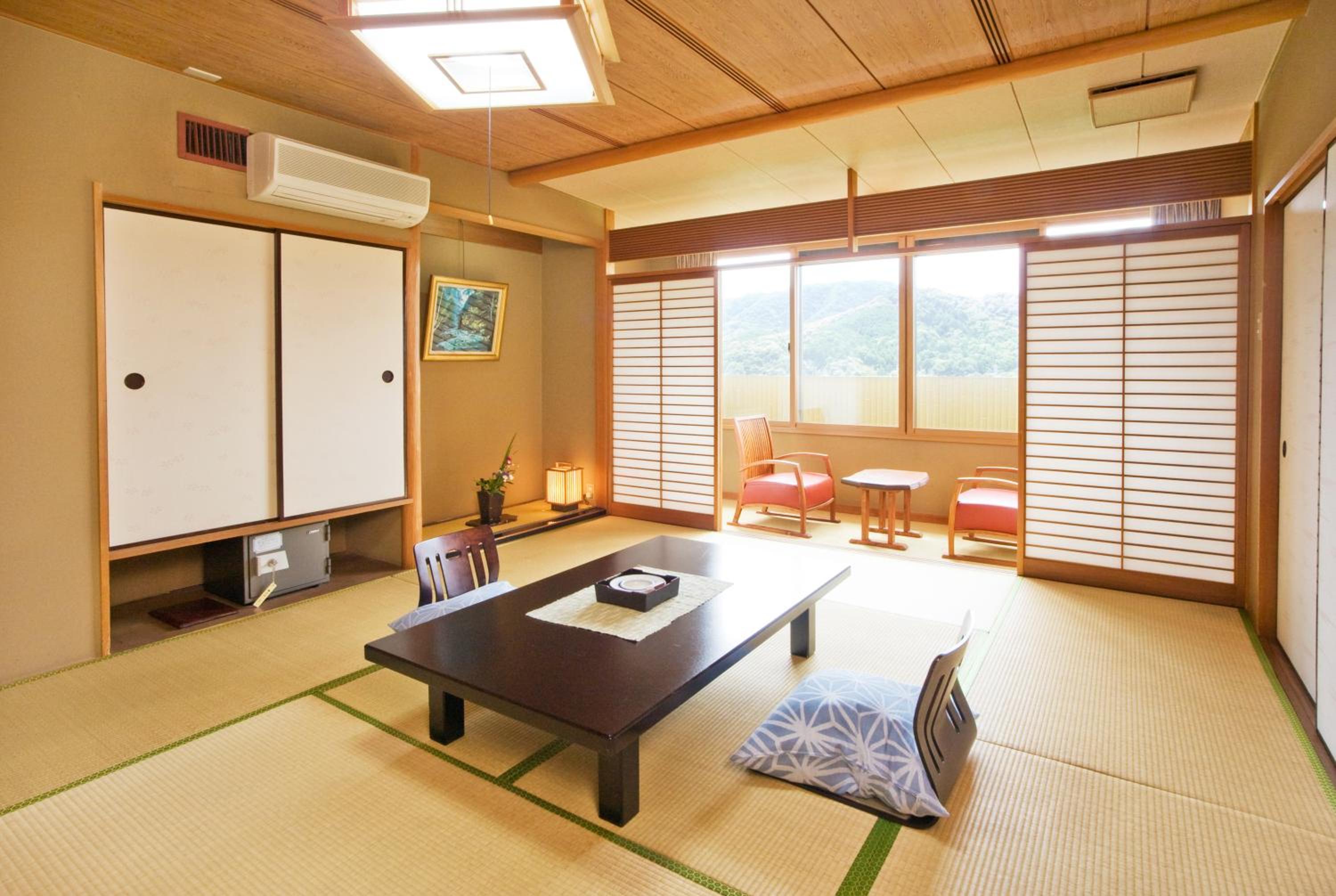 Economy Quadruple Room