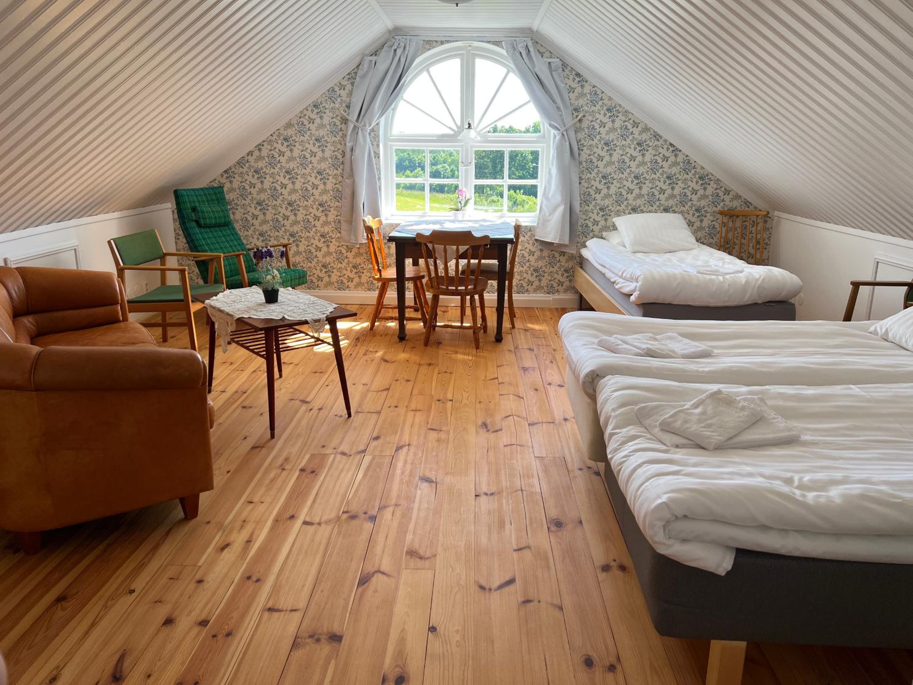 Triple Room with Shared Bathroom photo 1