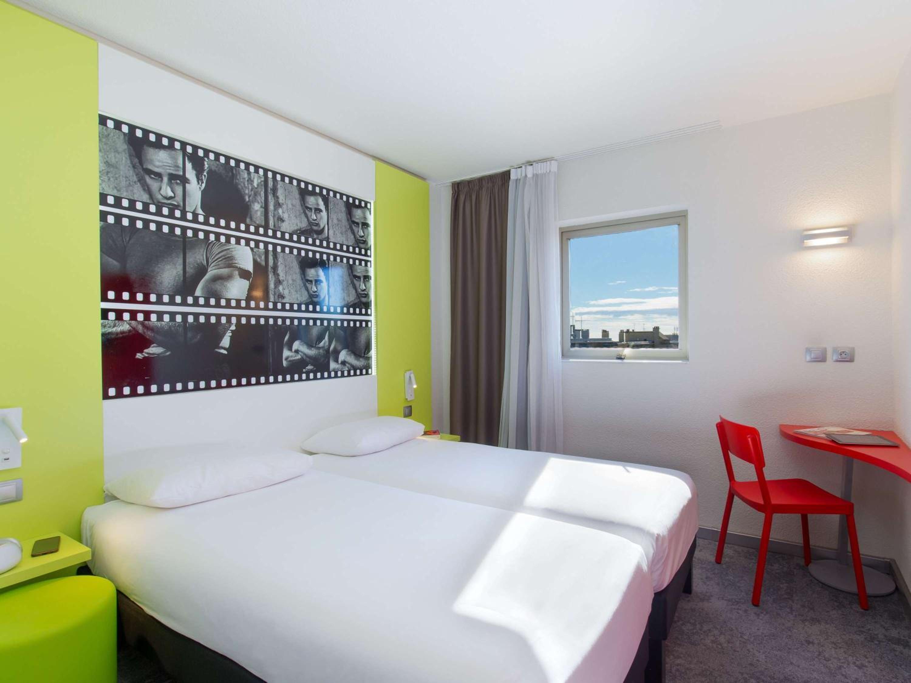 Standard Family Suite with Two Connecting Rooms - Photo 3