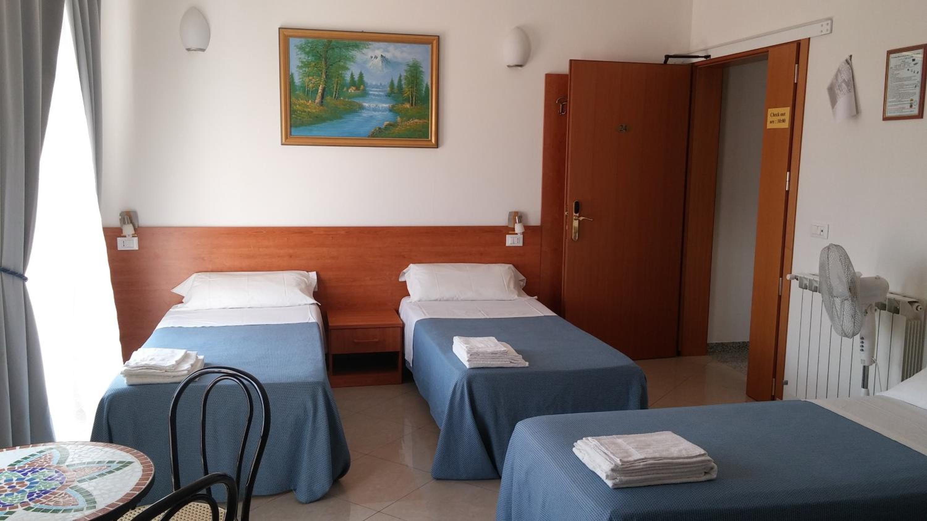 Quadruple Room - Photo 16