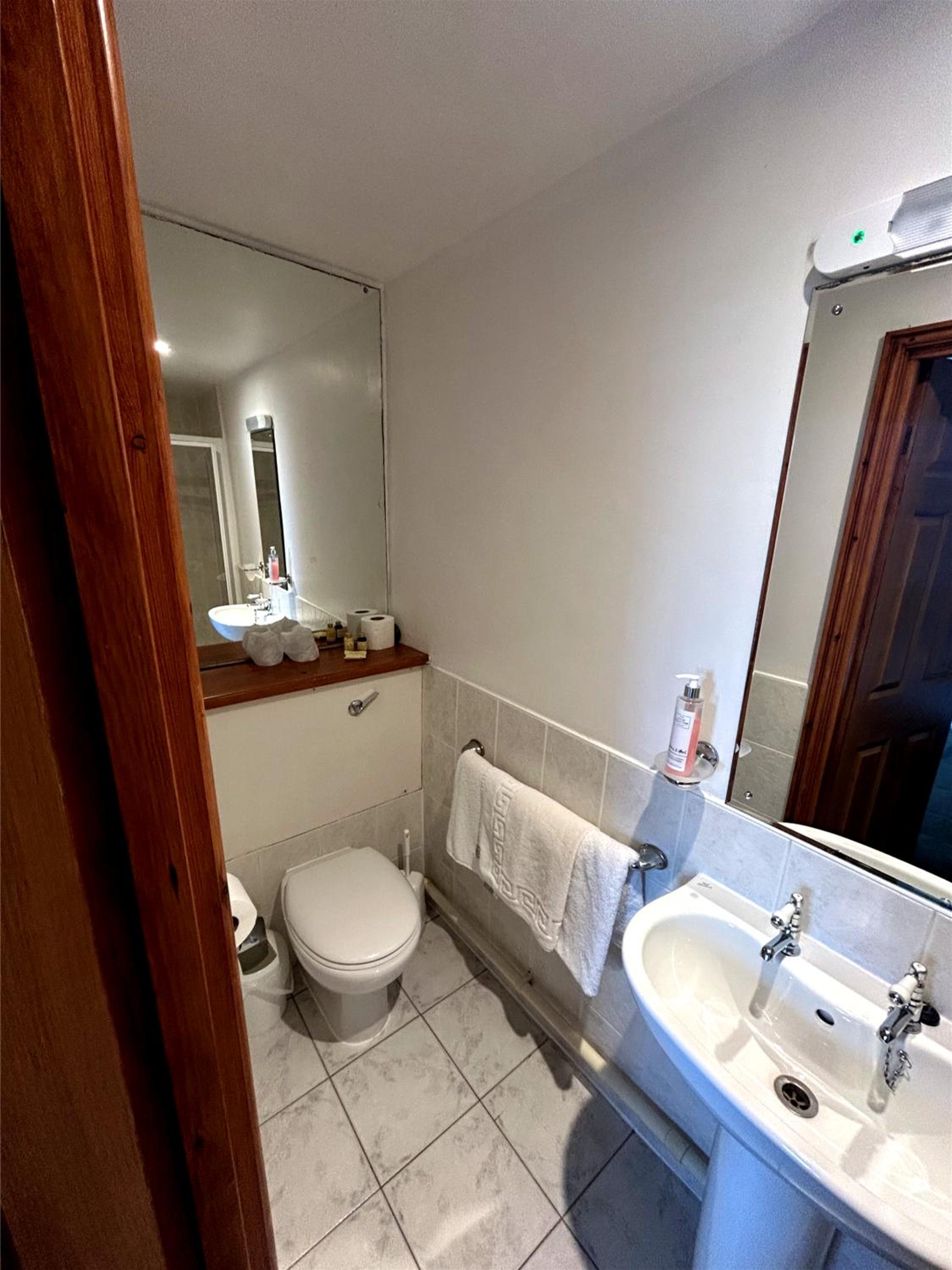 Standard Double Room - Photo 5