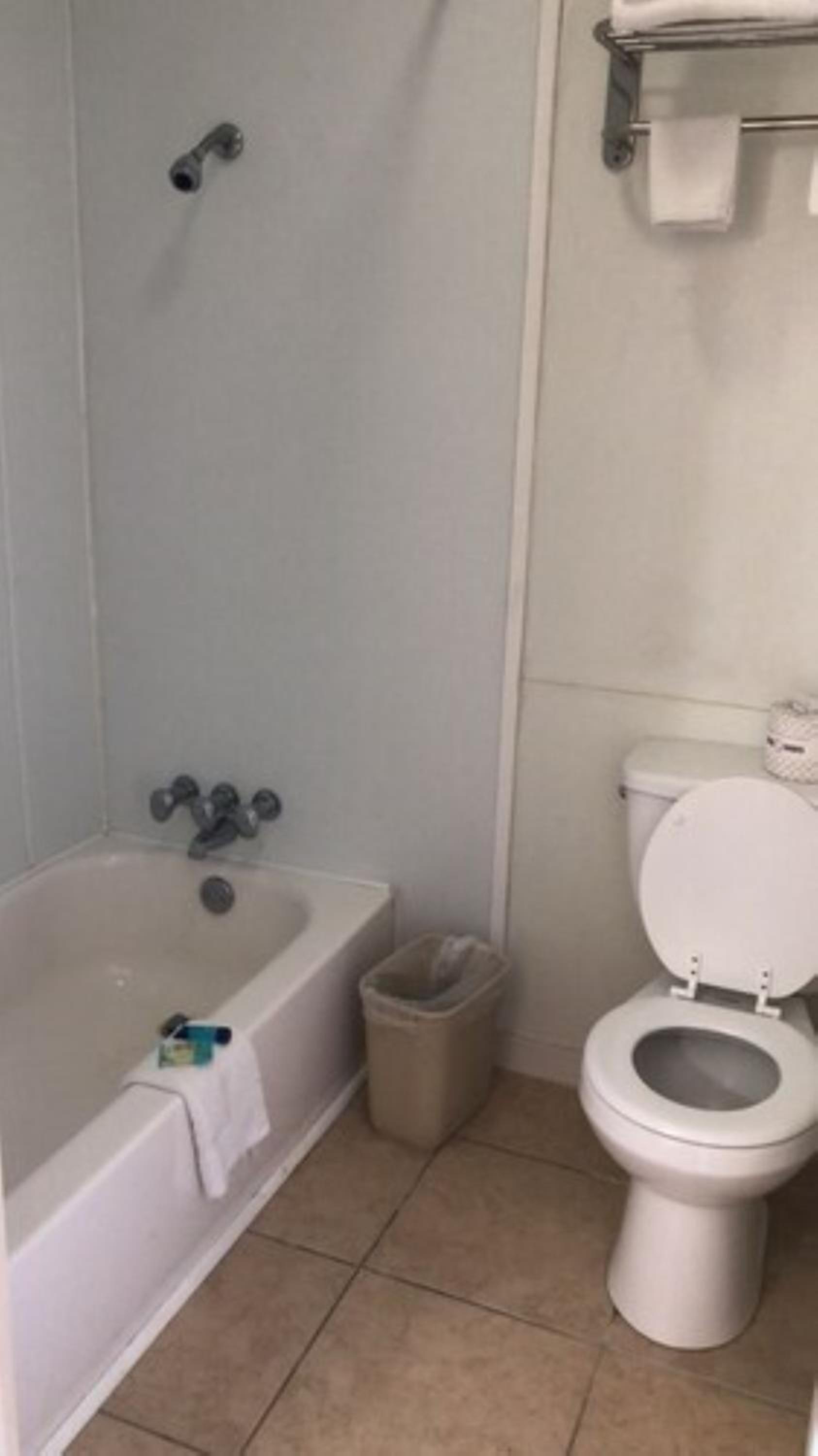 Standard Double Room - Photo 14