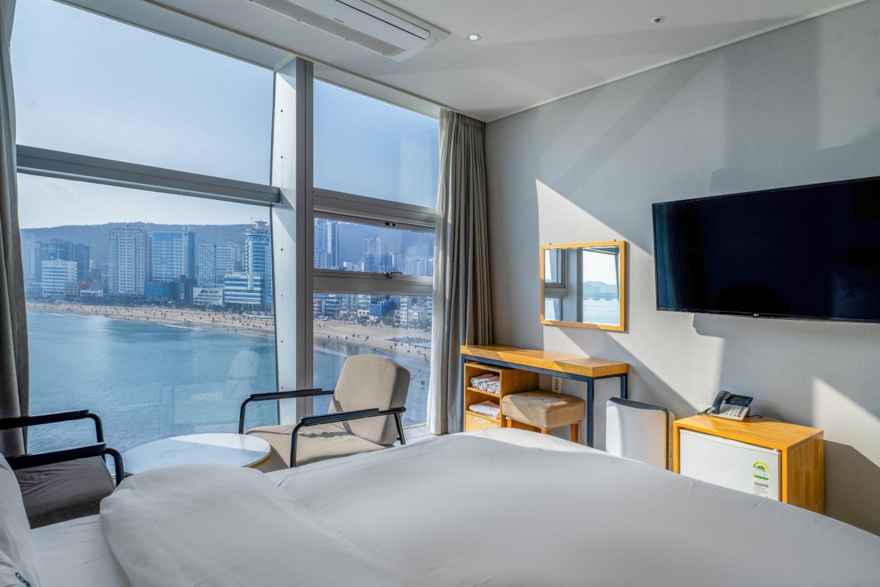 Deluxe Double Room with Sea View - Photo 2