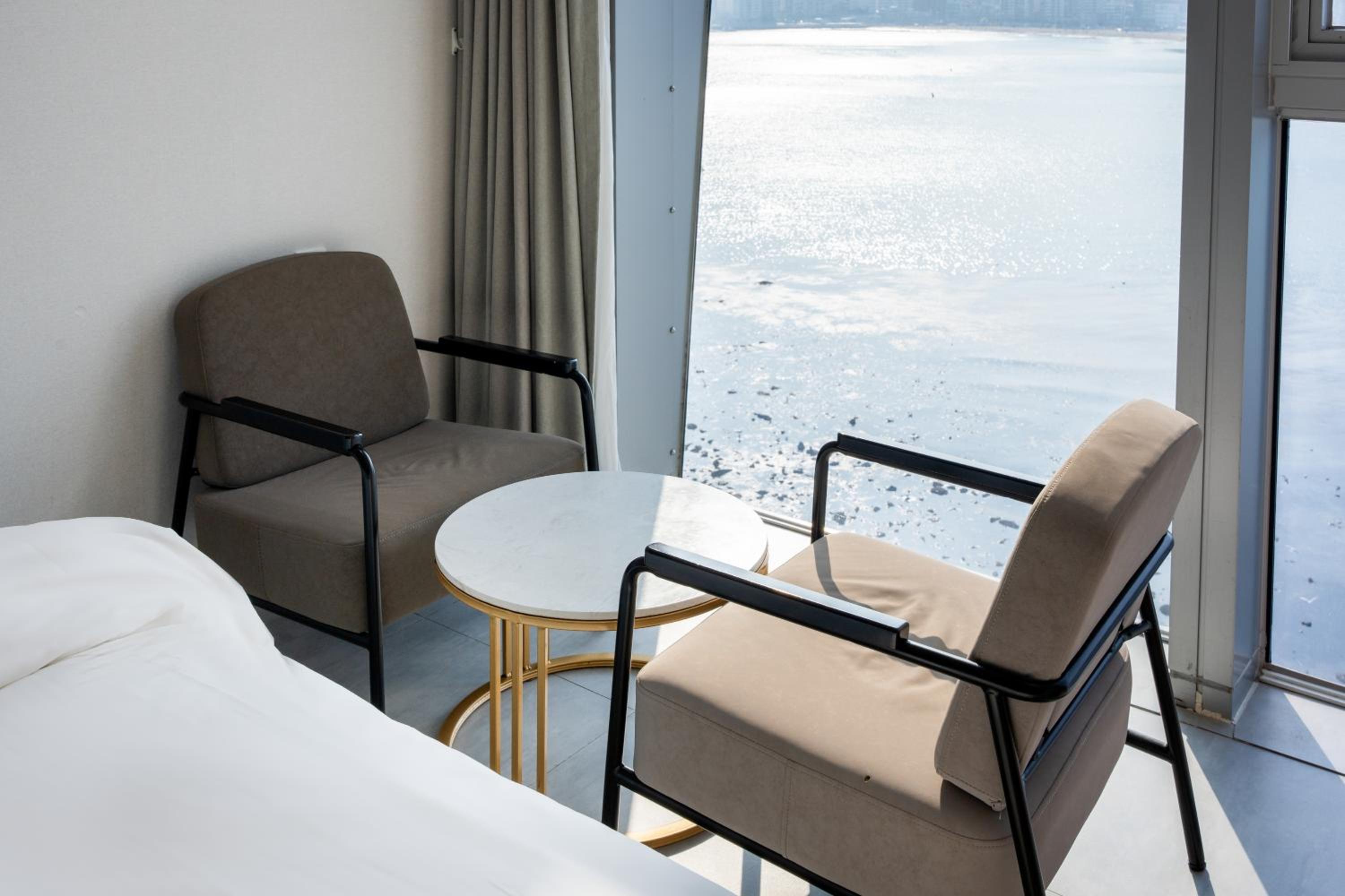 Deluxe Double Room with Sea View - Photo 3