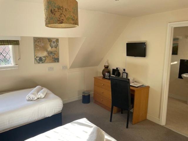 Standard Twin Room - Photo 6