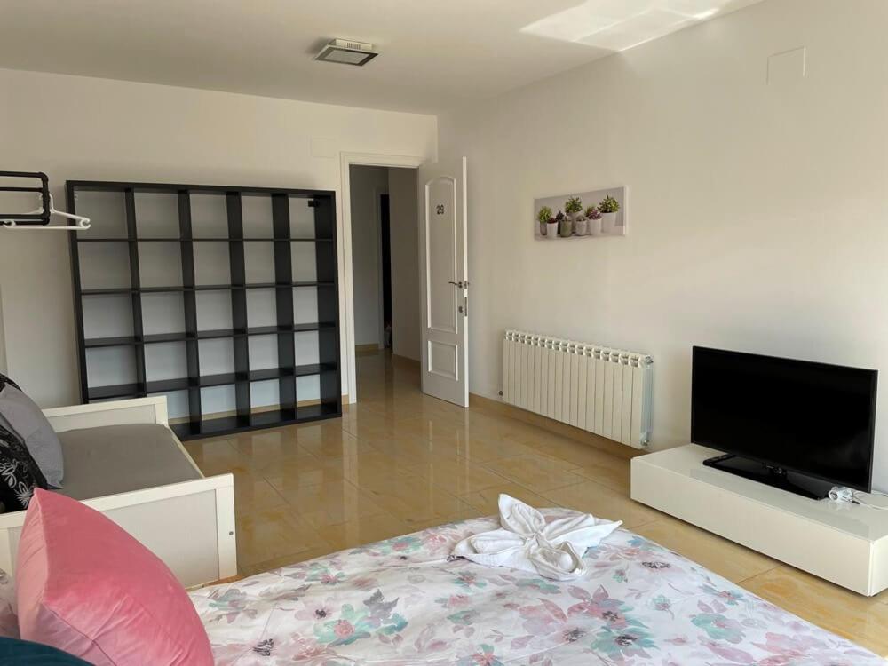 Double Room with Shared Bathroom photo 3