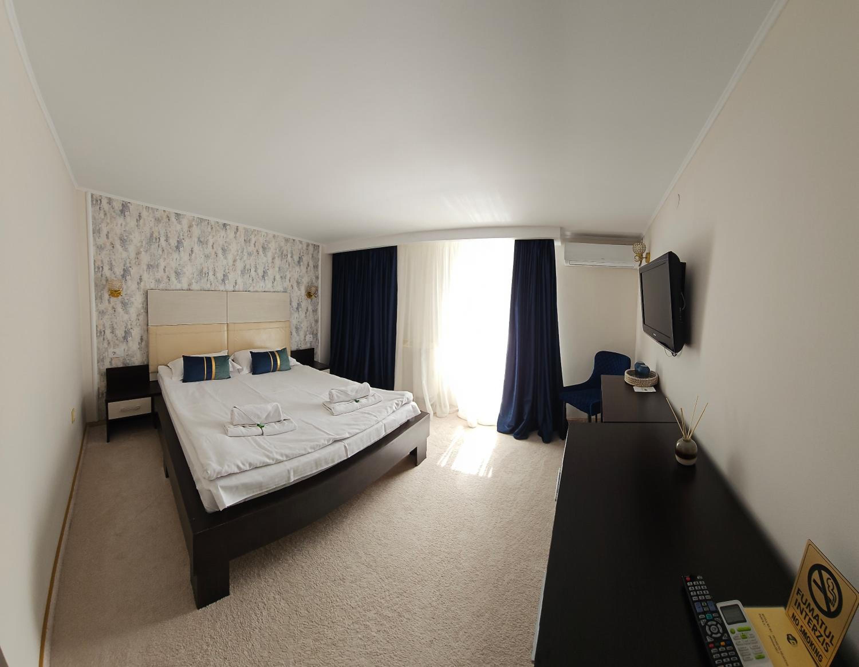 Large Double Room - Photo 8