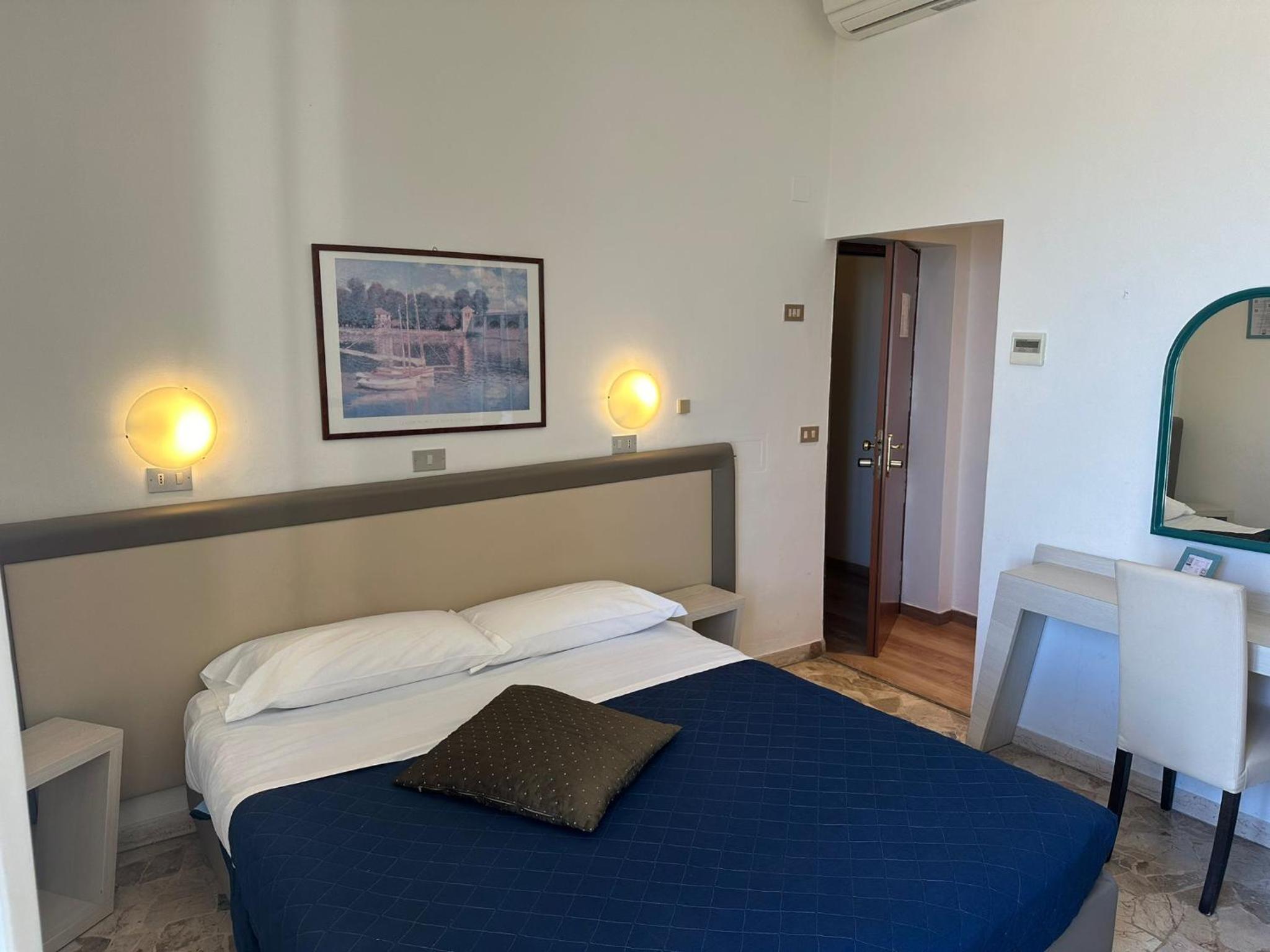 Quadruple Room with Sea View - Photo 4