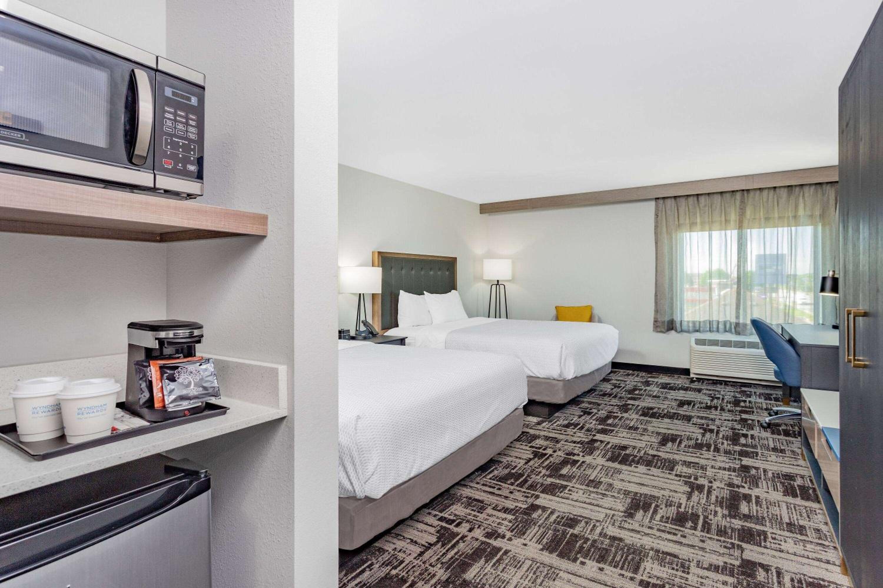 Deluxe Queen Room with Two Queen Beds - Non-Smoking - Photo 1