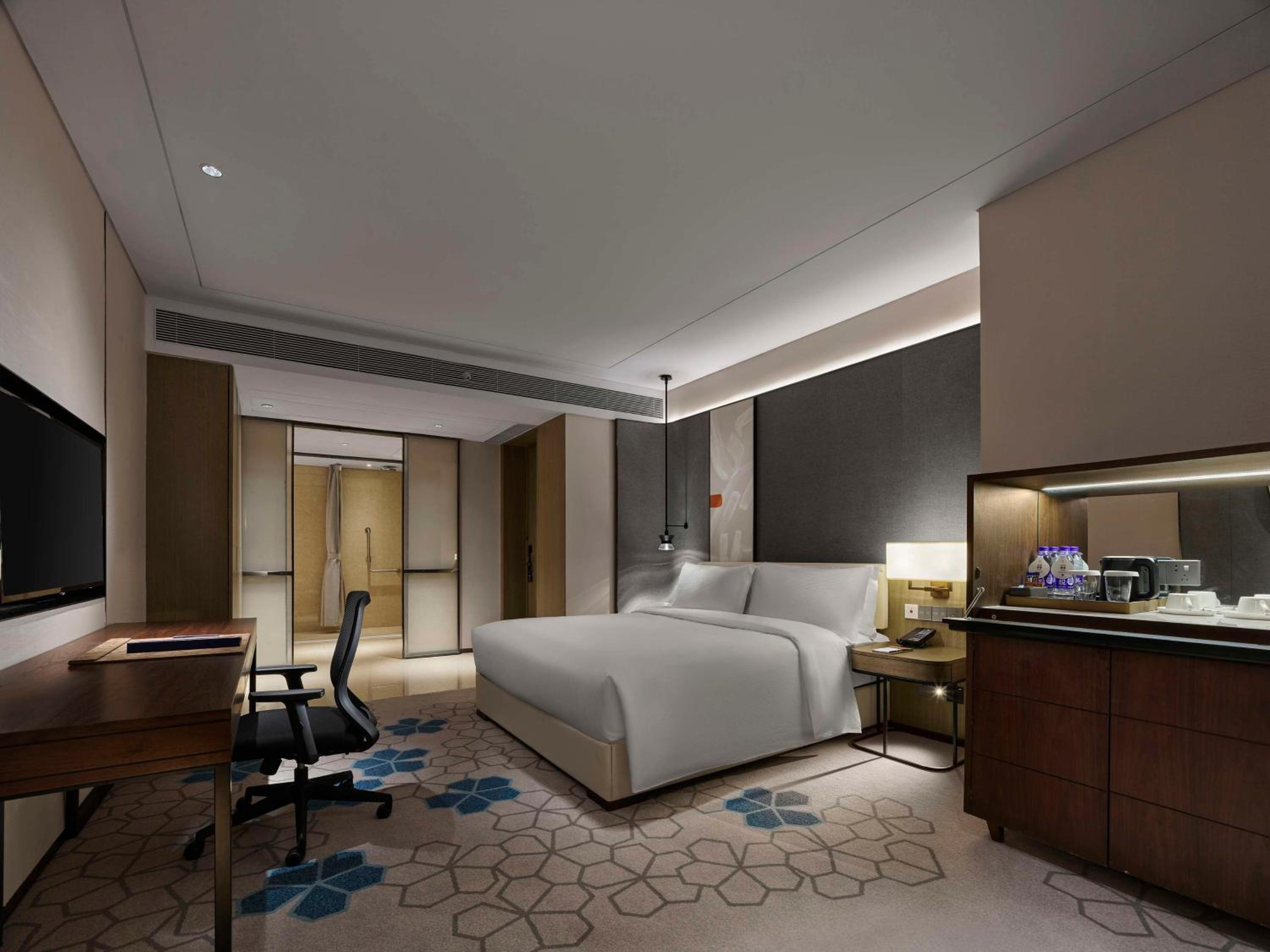 King Room - Mobility Accessible  - Photo 1