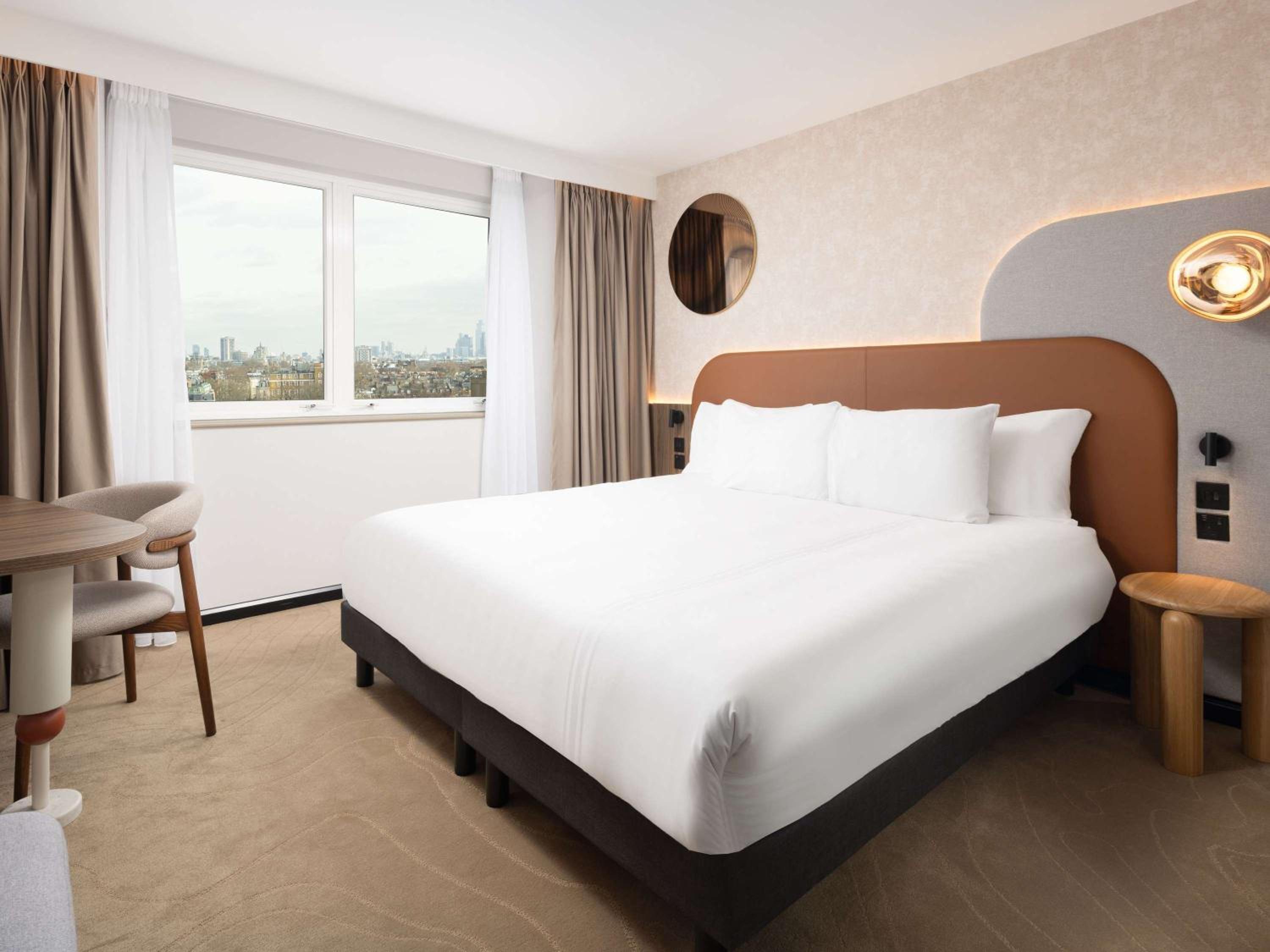 Deluxe Priviledge King Room with Rainfall Shower and City View photo 1