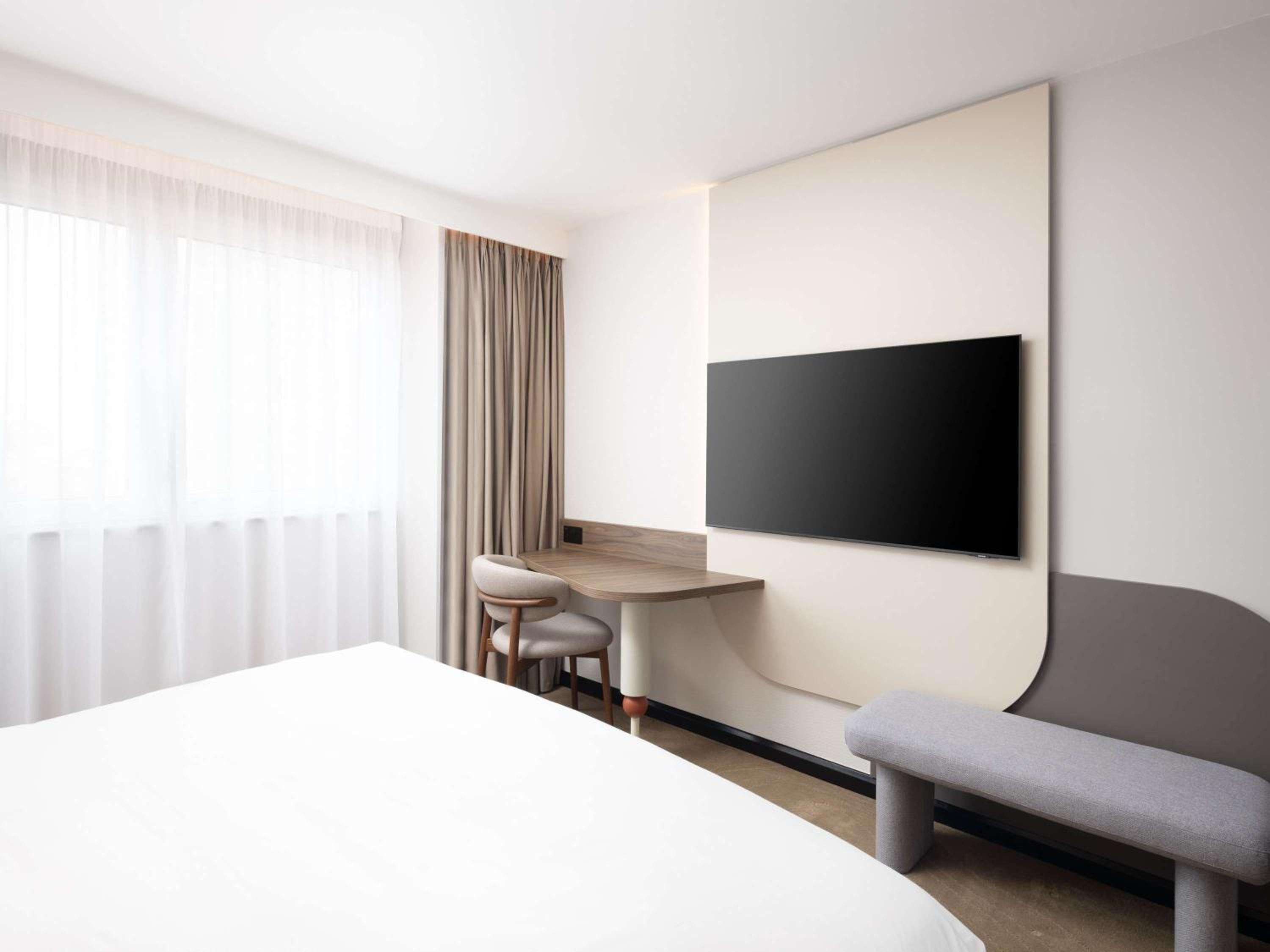Deluxe Priviledge King Room with Rainfall Shower and High Floor Panorama View photo 2