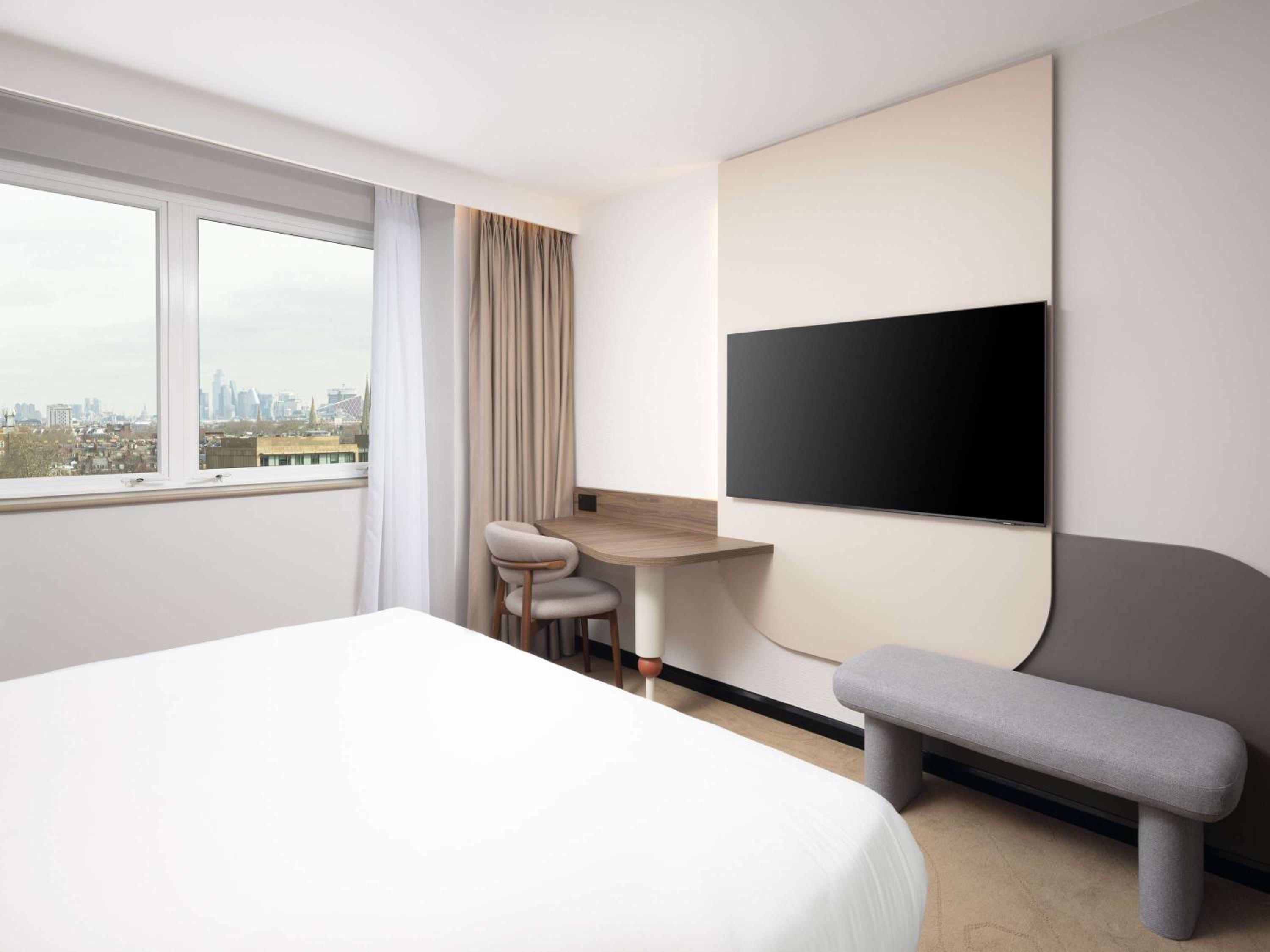 Superior King Room with Bath Tub and City View photo 2