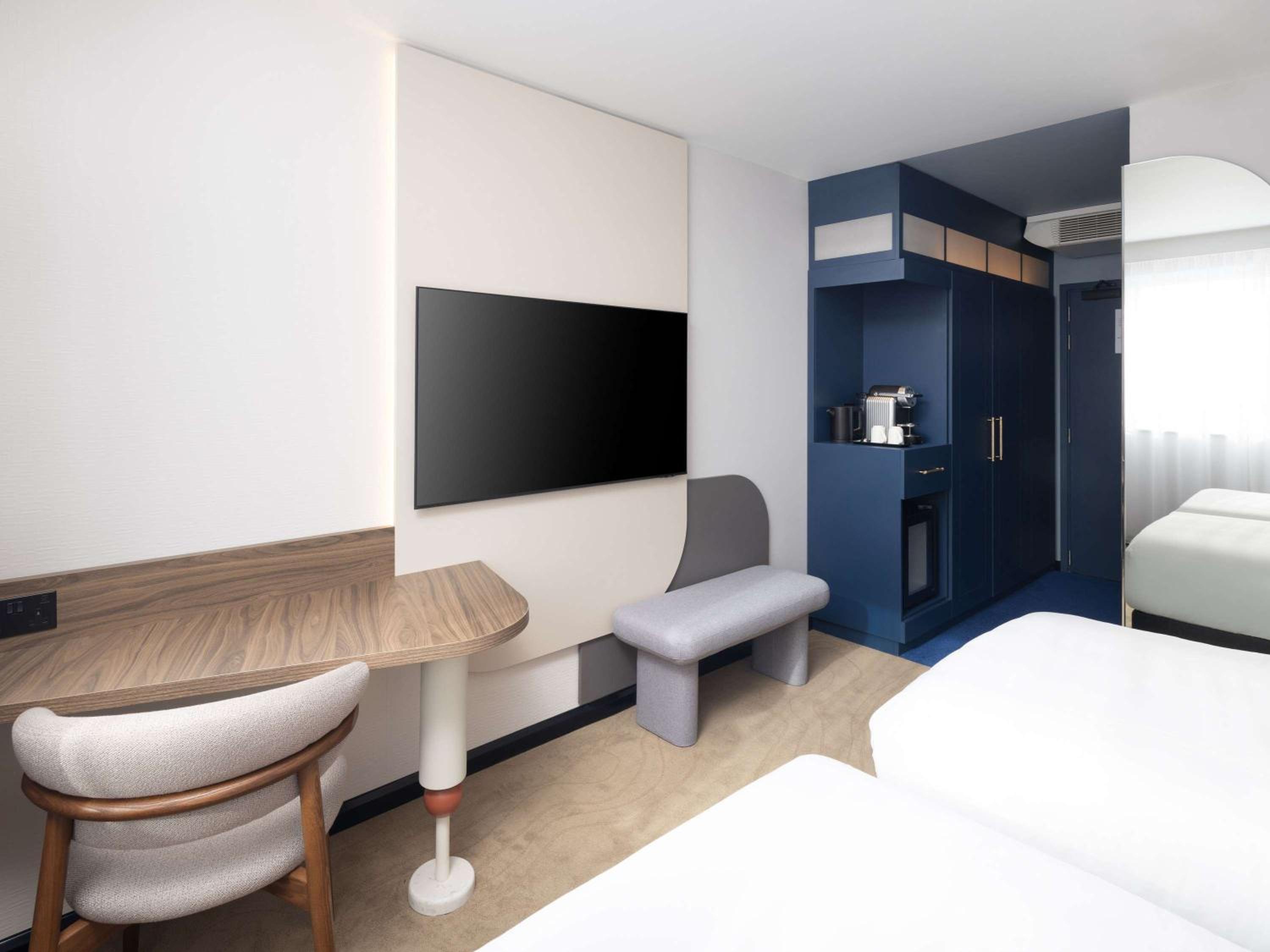 Deluxe Twin Room with Rainfall Shower photo 3