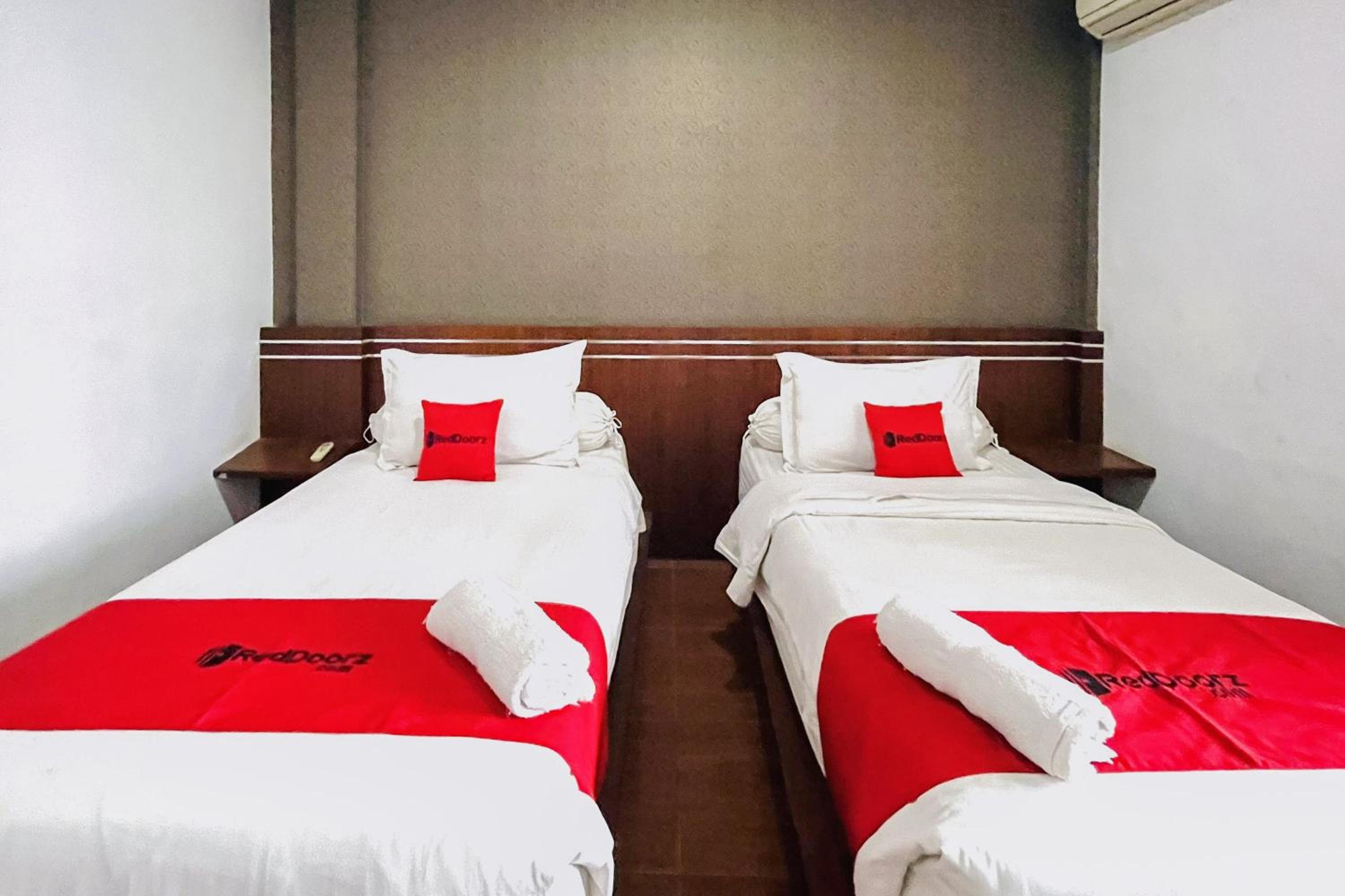 Deluxe Twin Room - Photo 2