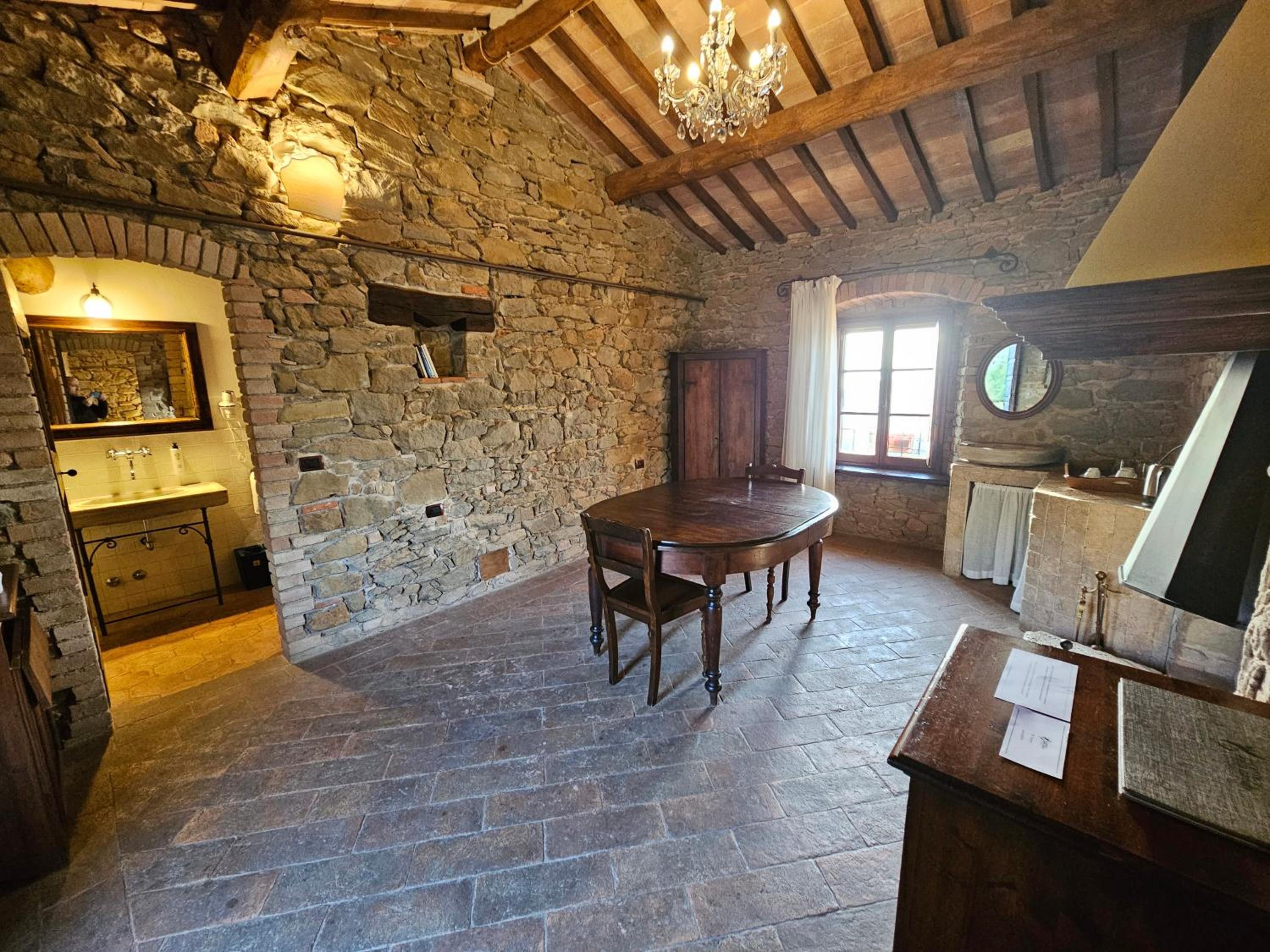 Suite - Photo 11